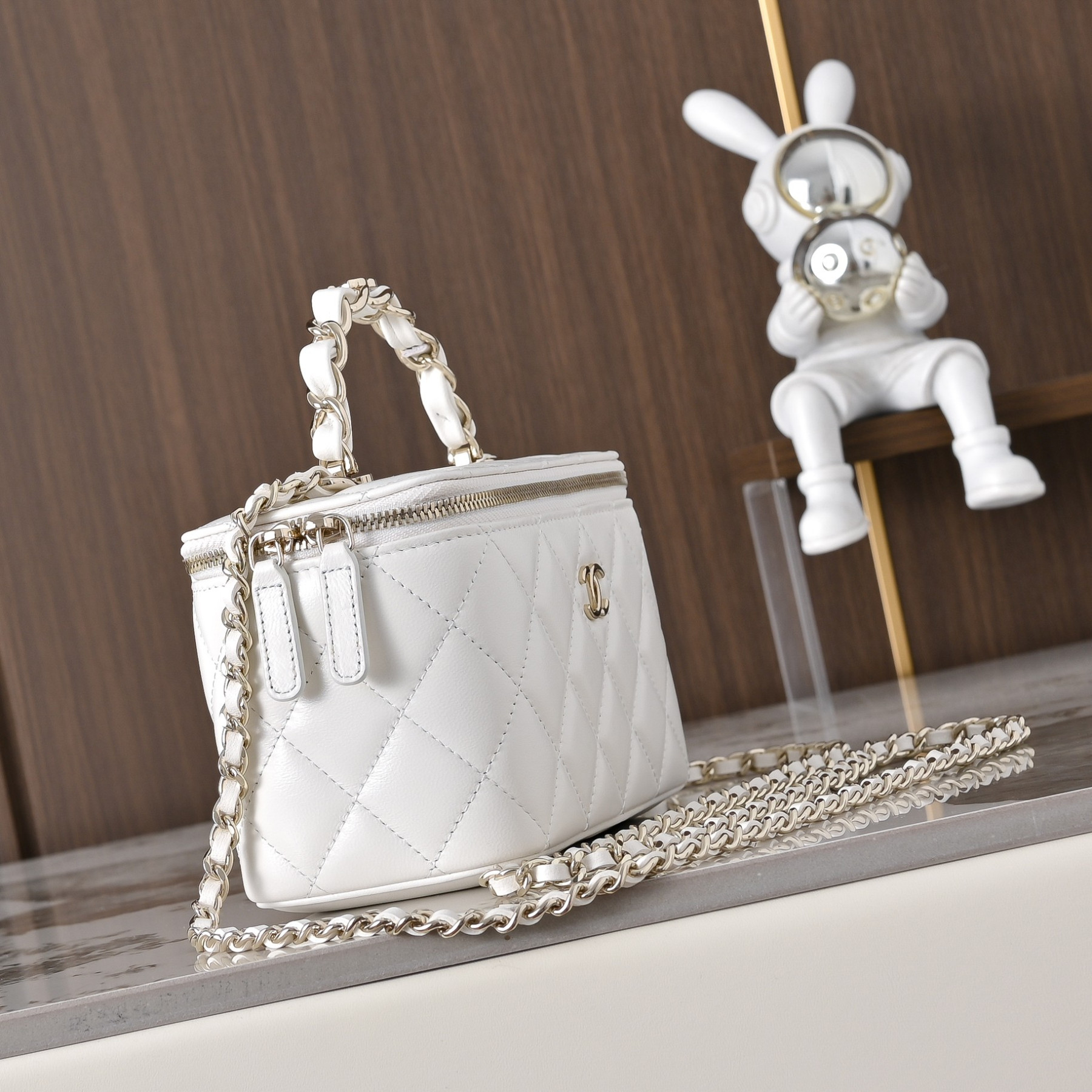 CHANEL Vanity With Chain 9.5x17x8cm