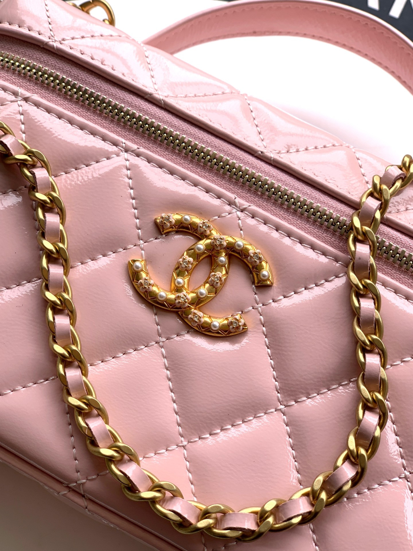 Chanel Vanity with Chain 17x19x5cm
