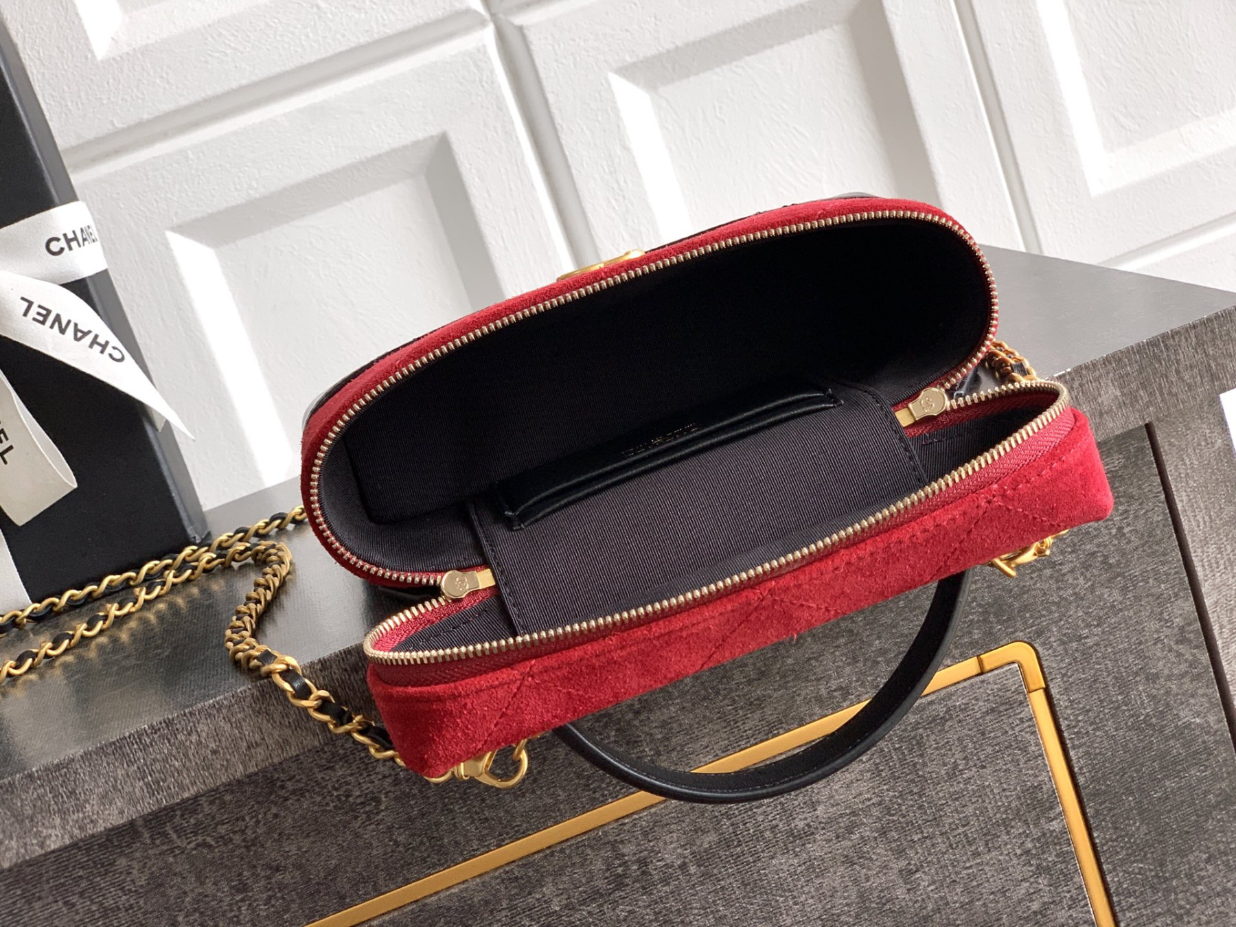 Chanel Vanity with Chain AP5186 17x19.5x5cm