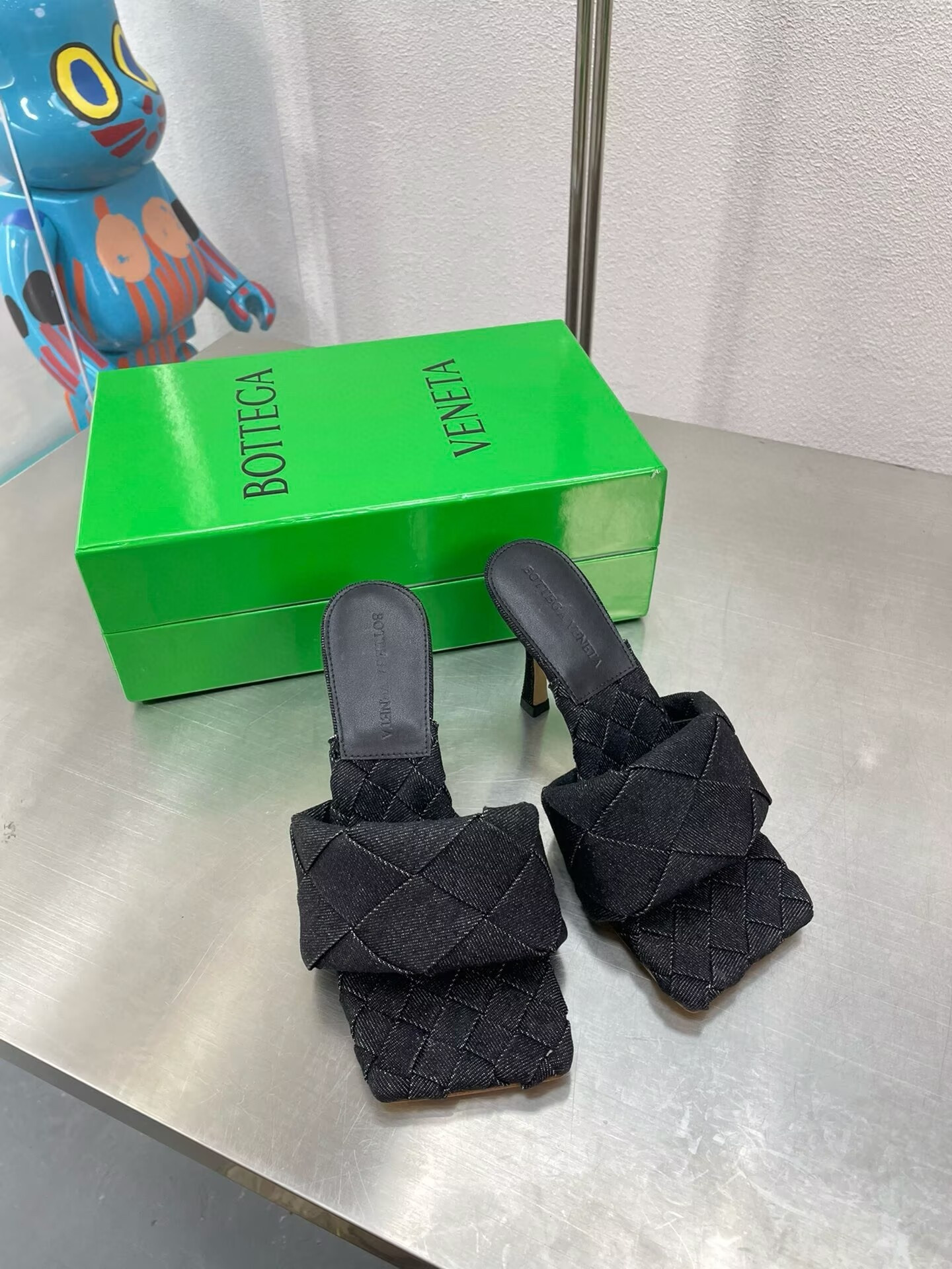 UA Bottega Veneta Lido Slides