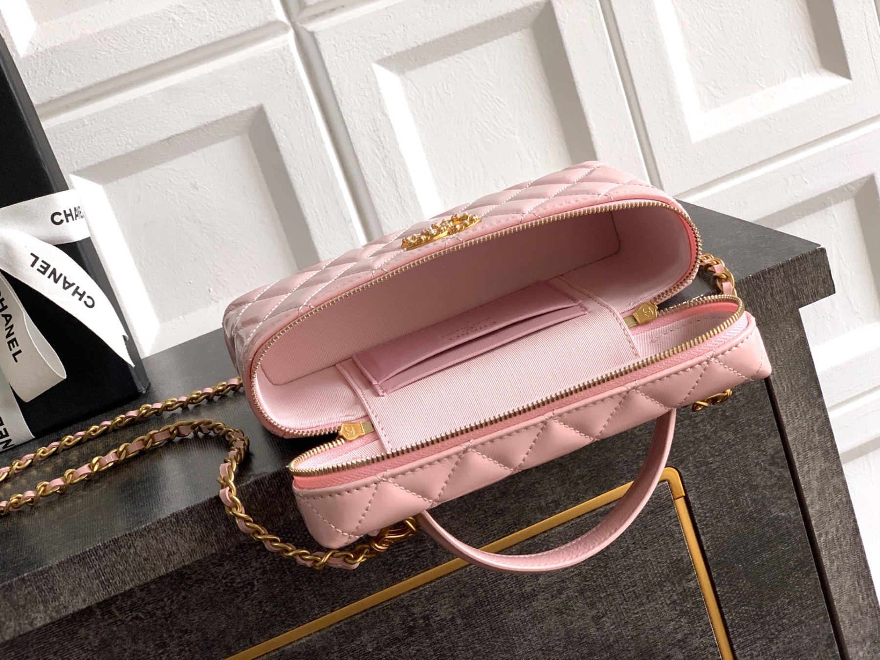 Chanel Vanity with Chain 17x19x5cm