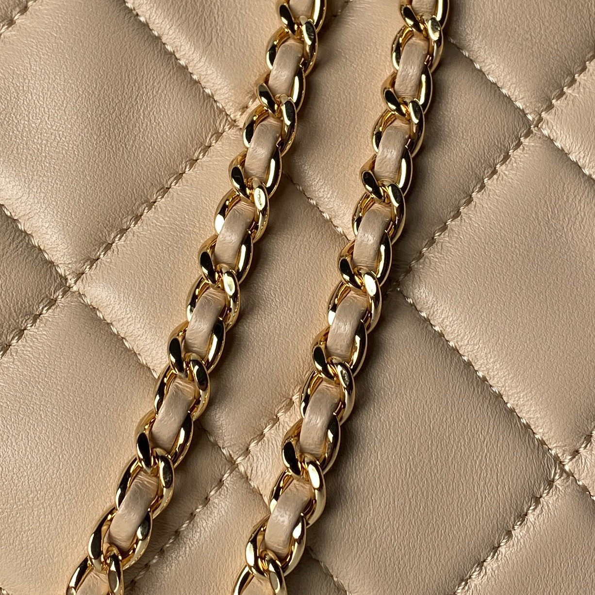 CHANEL Chain Shopping Tote Bag AS6248 24.5x16x7.5cm