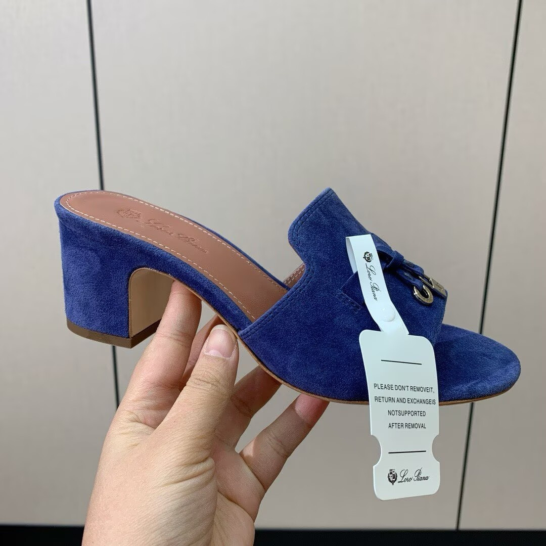 ua L0r0 P1ana summer charms sandal