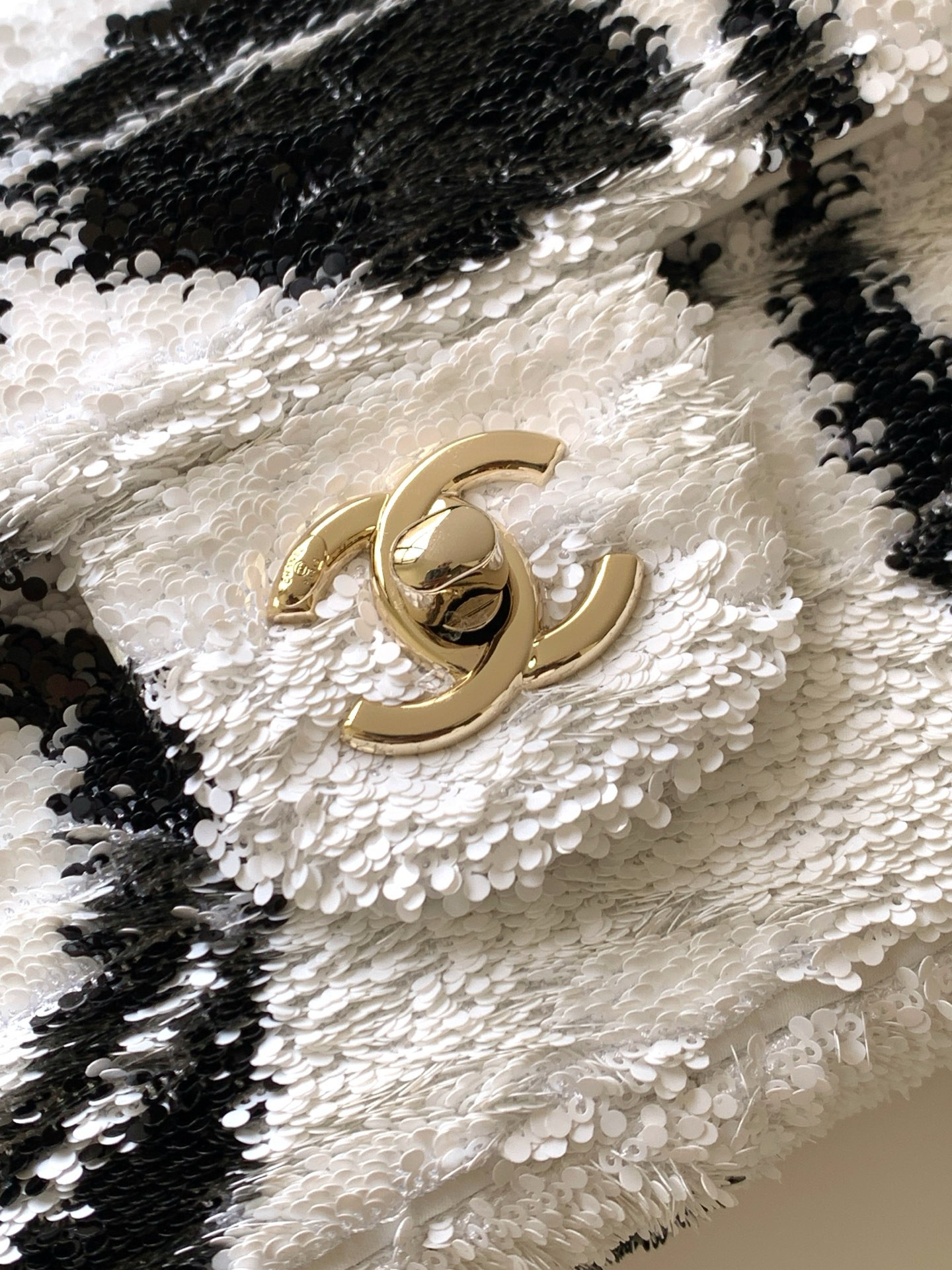 Chanel Flap Bag AS4561 14x21x8cm