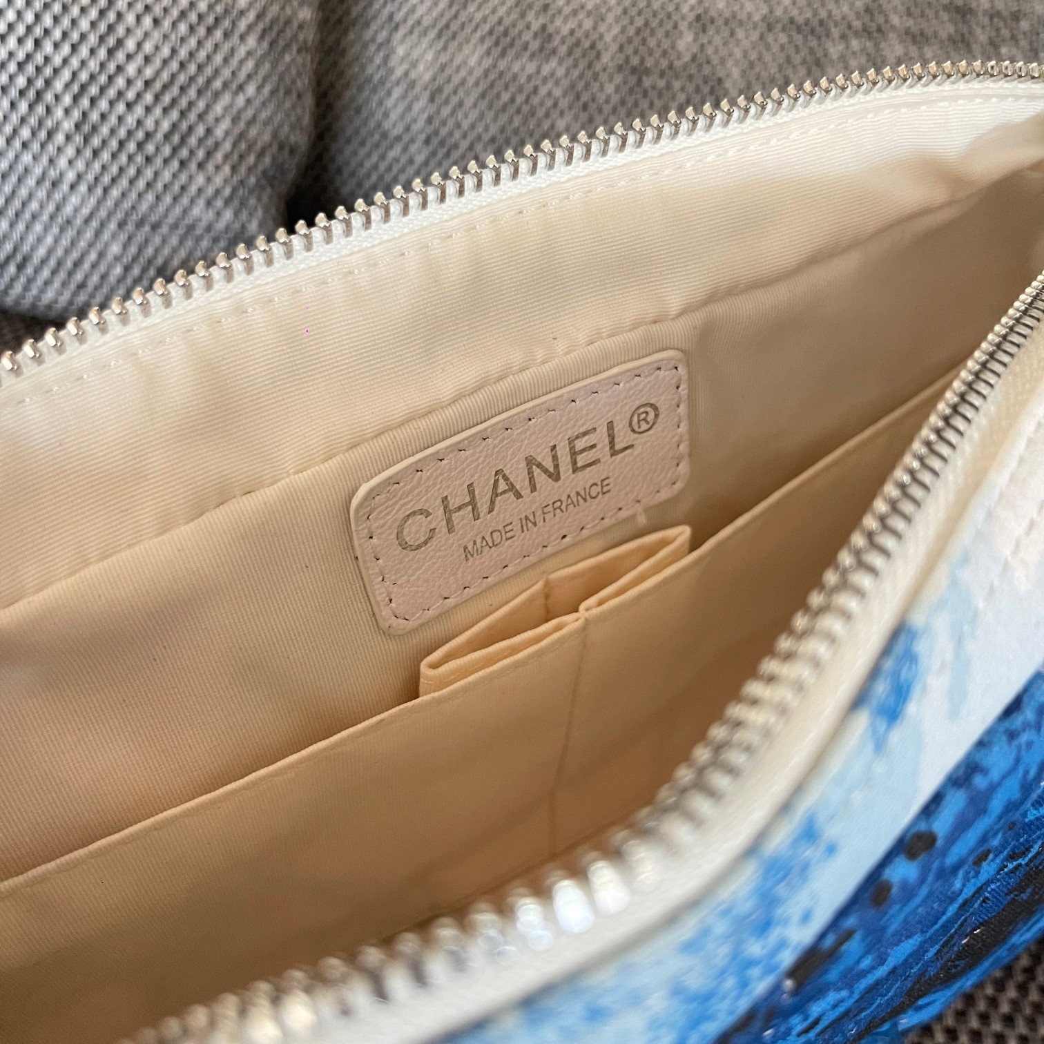 Chanel Surf Line Flap Bag 25x15x6cm