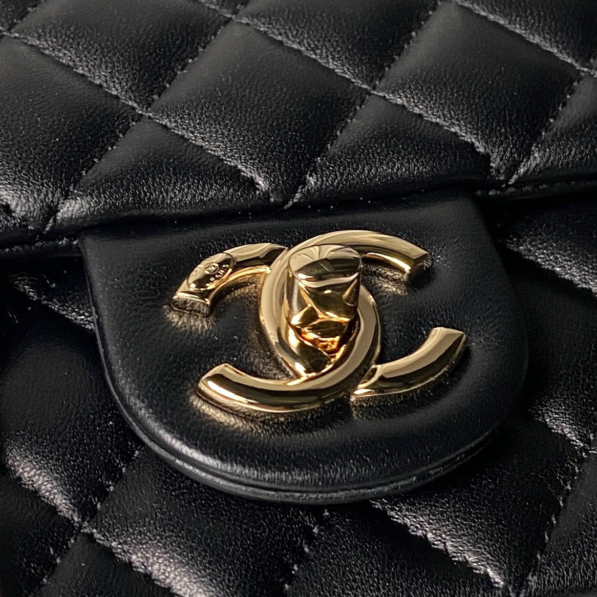 Chanel Classic Flap Handbag CF AS5756 14.5x23.5x7cm