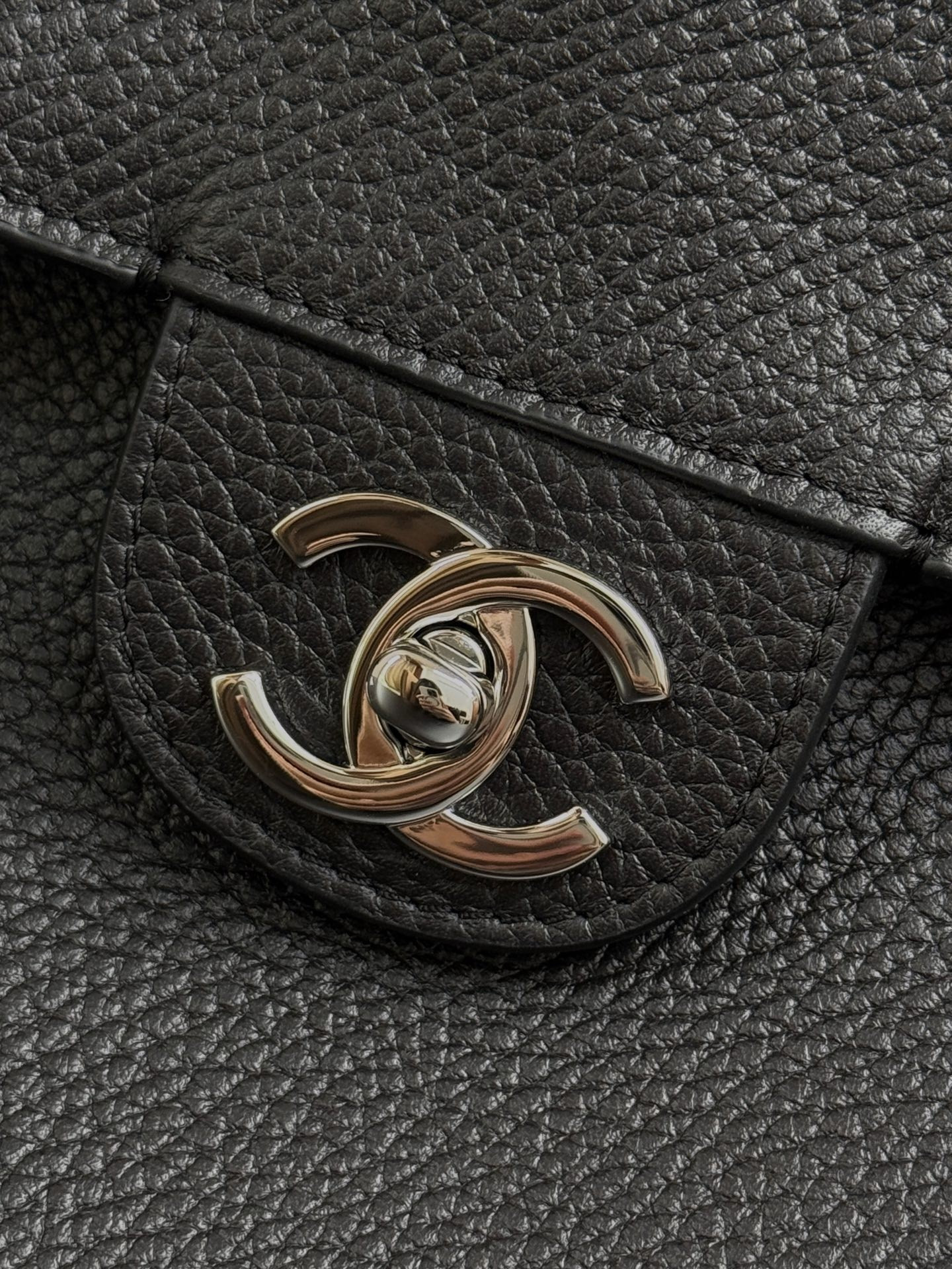 Chanel Maxi Flap Bag AS6233 26x38.5x11cm