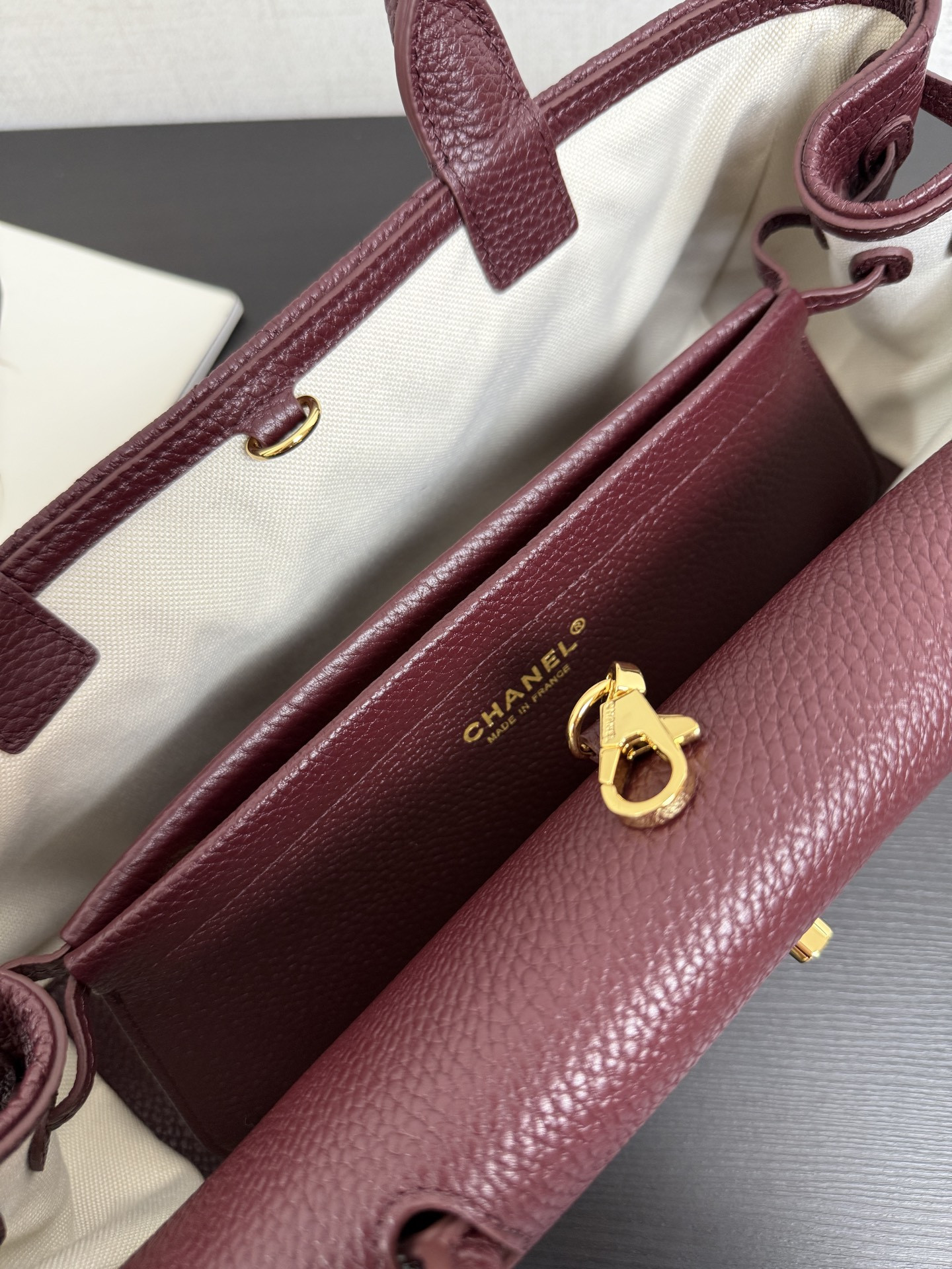 Chanel Small Tote AS6288 15x31x12cm