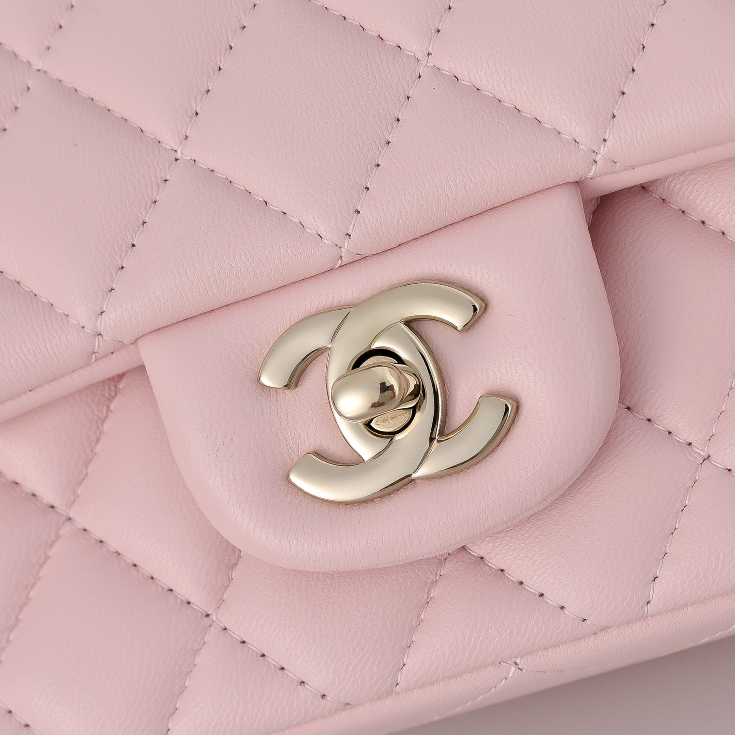 Chanel Mini Flap Bag 20x12x6.5cm