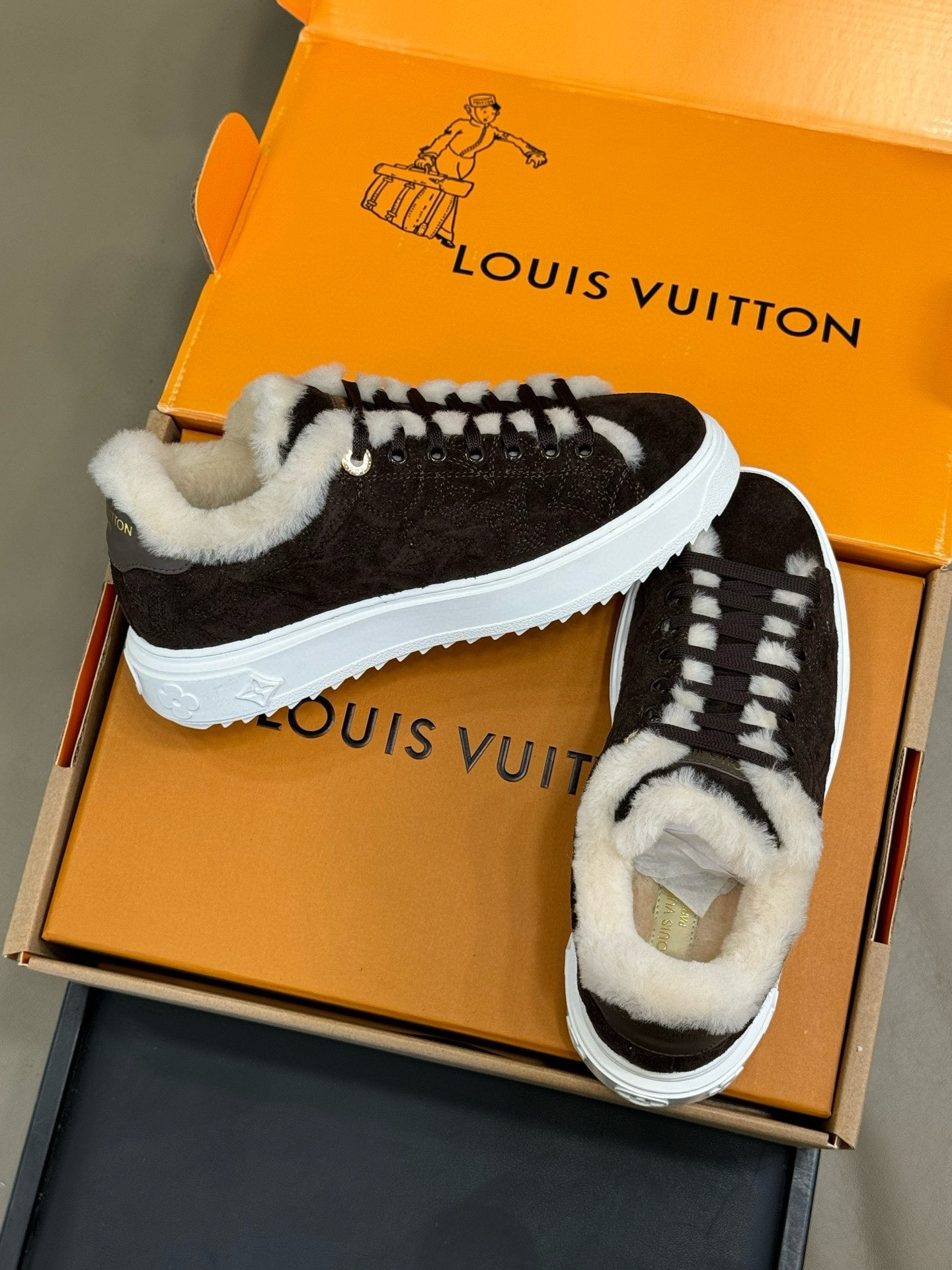 UA LV Time Out Sneaker