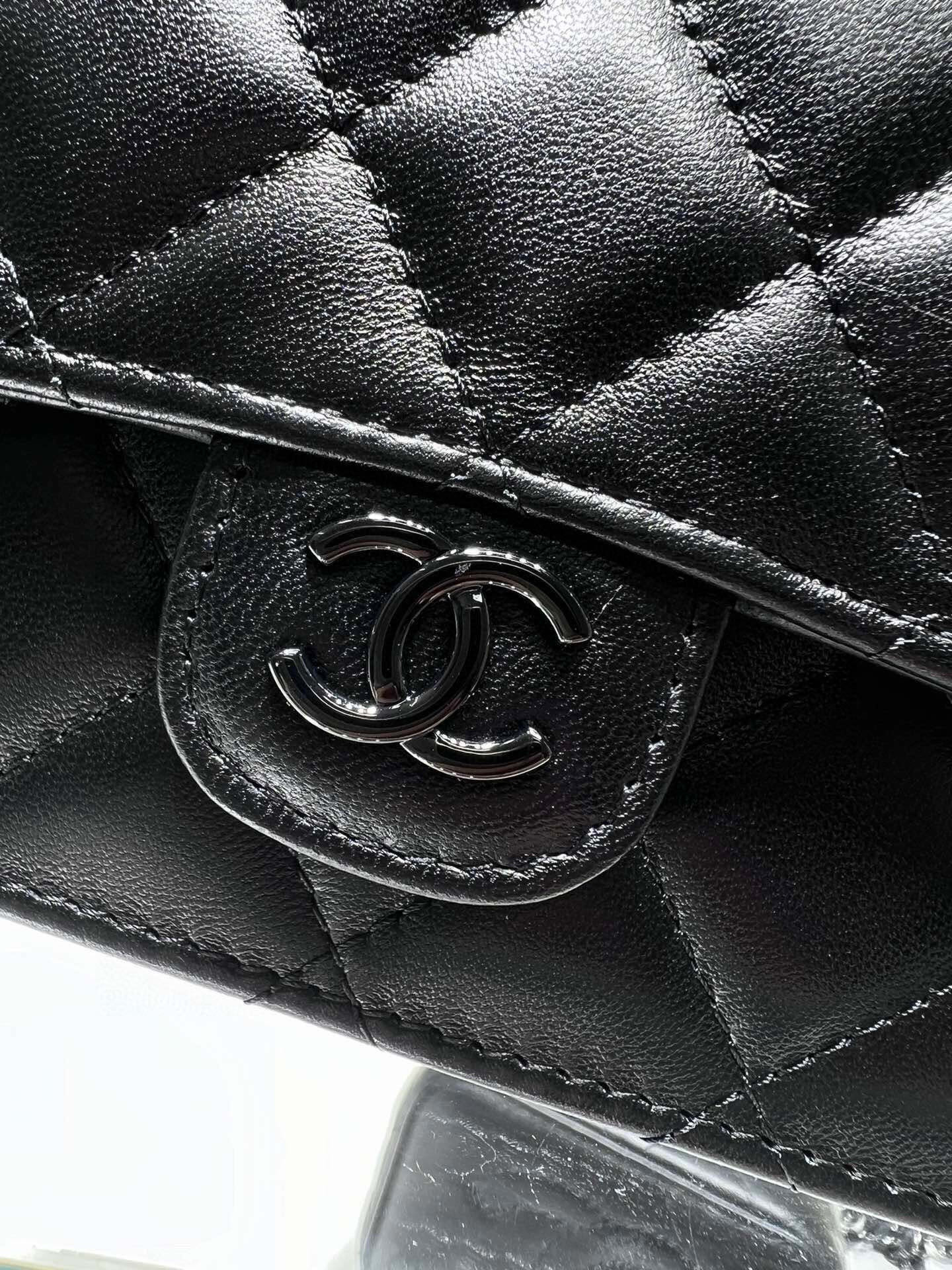 CHANEL Classic Handbag With Top Handle 17x9x3cm