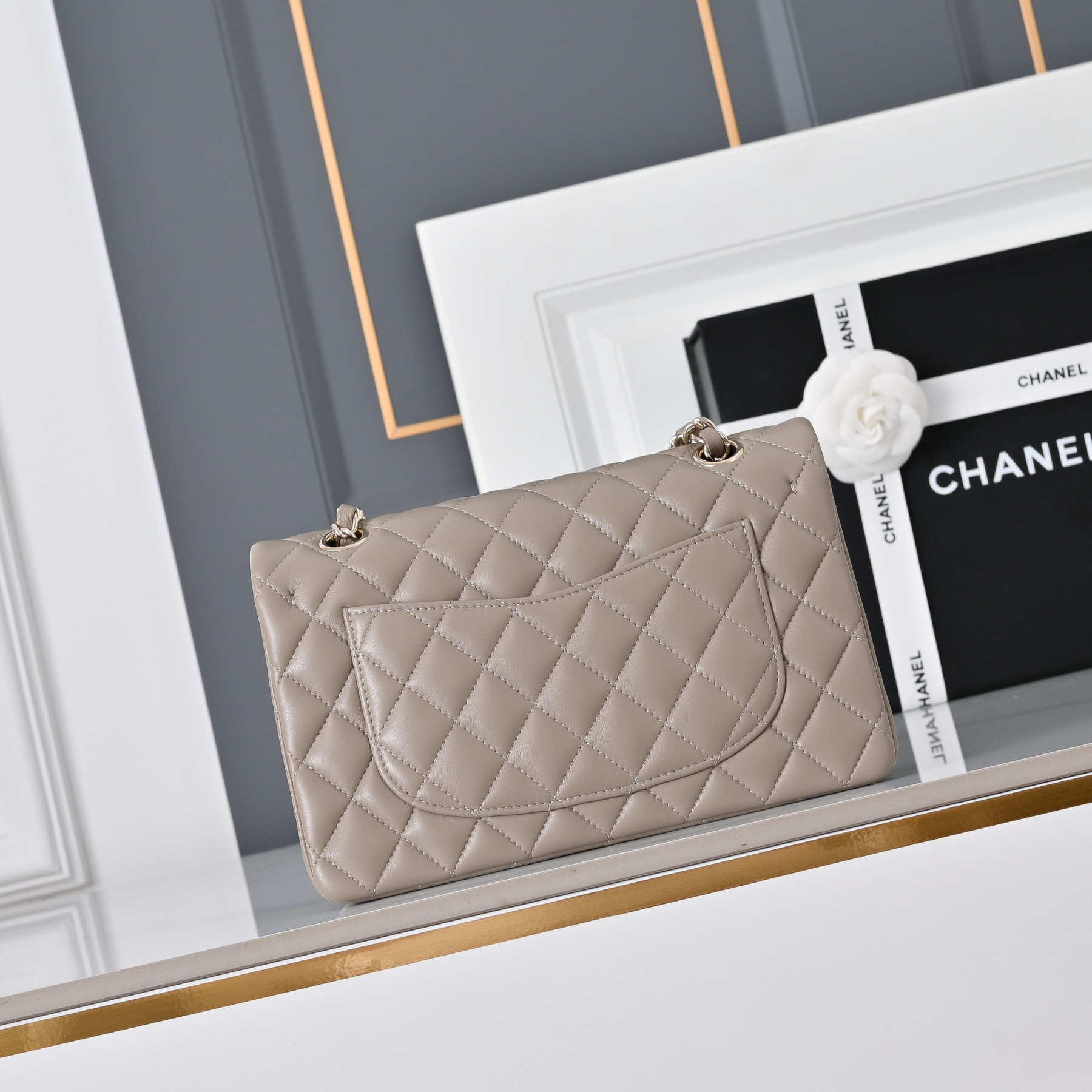 Chanel Classic Flap handbag light gold hardware A01113 23x14.5x6cm