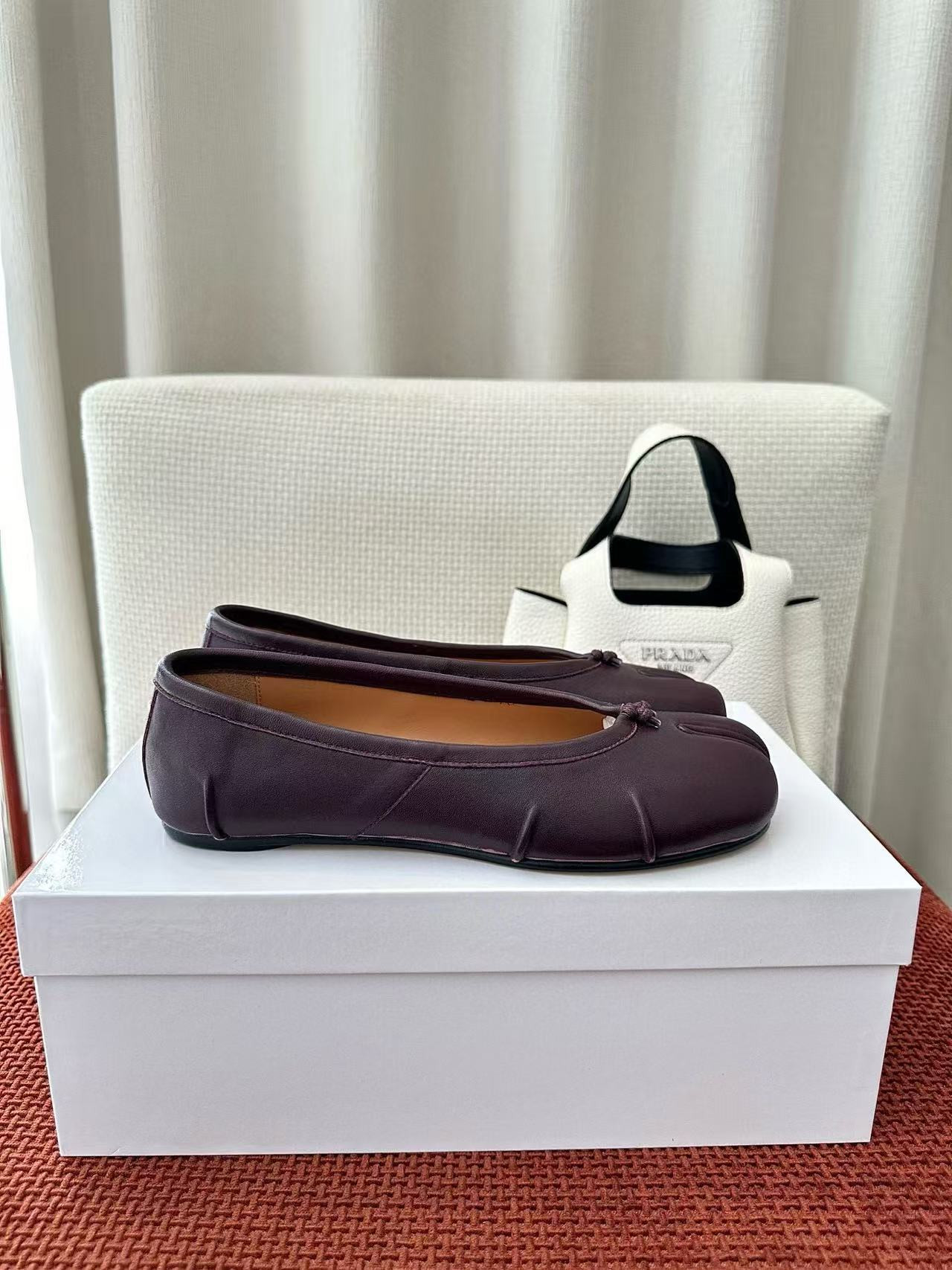 UA Ma1s0n Marg*e1a Tabi Leather Ballet Flats