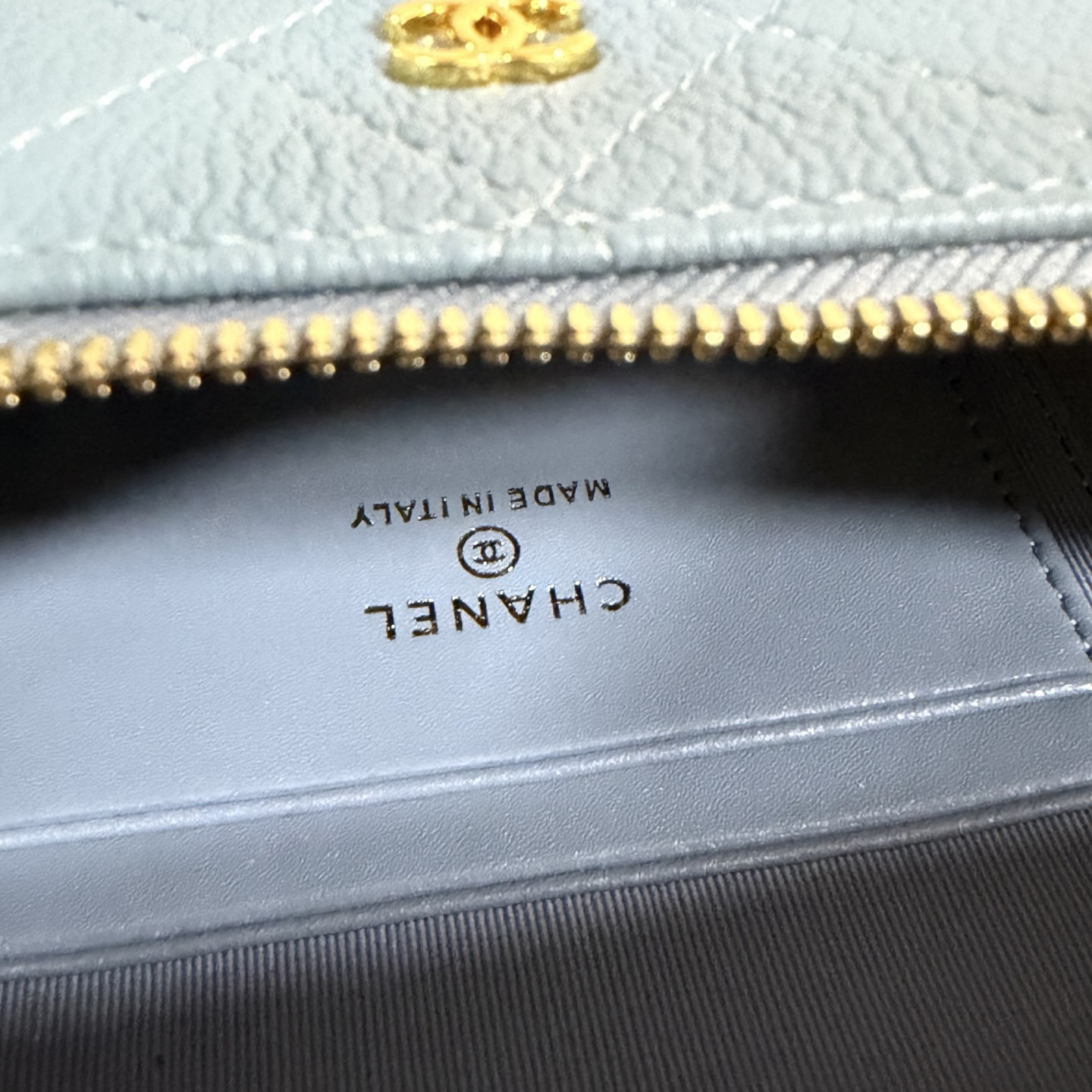 CHANEL Classic Vanity with chain Handbag 17x19.5x5cm