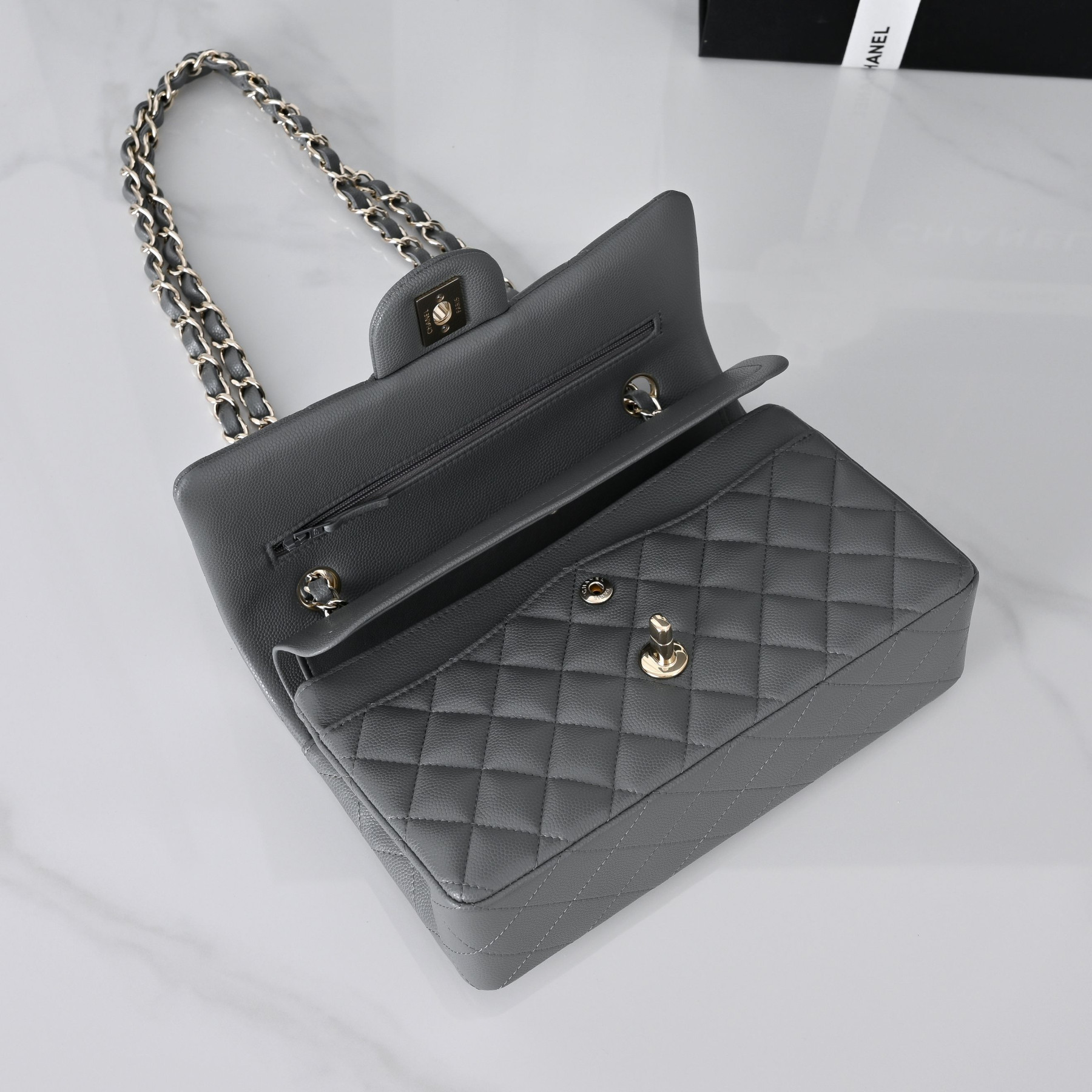 Chanel Classic Flap handbag caviar leather and light gold-tone metal hardware A01113 23x14.5x6cm