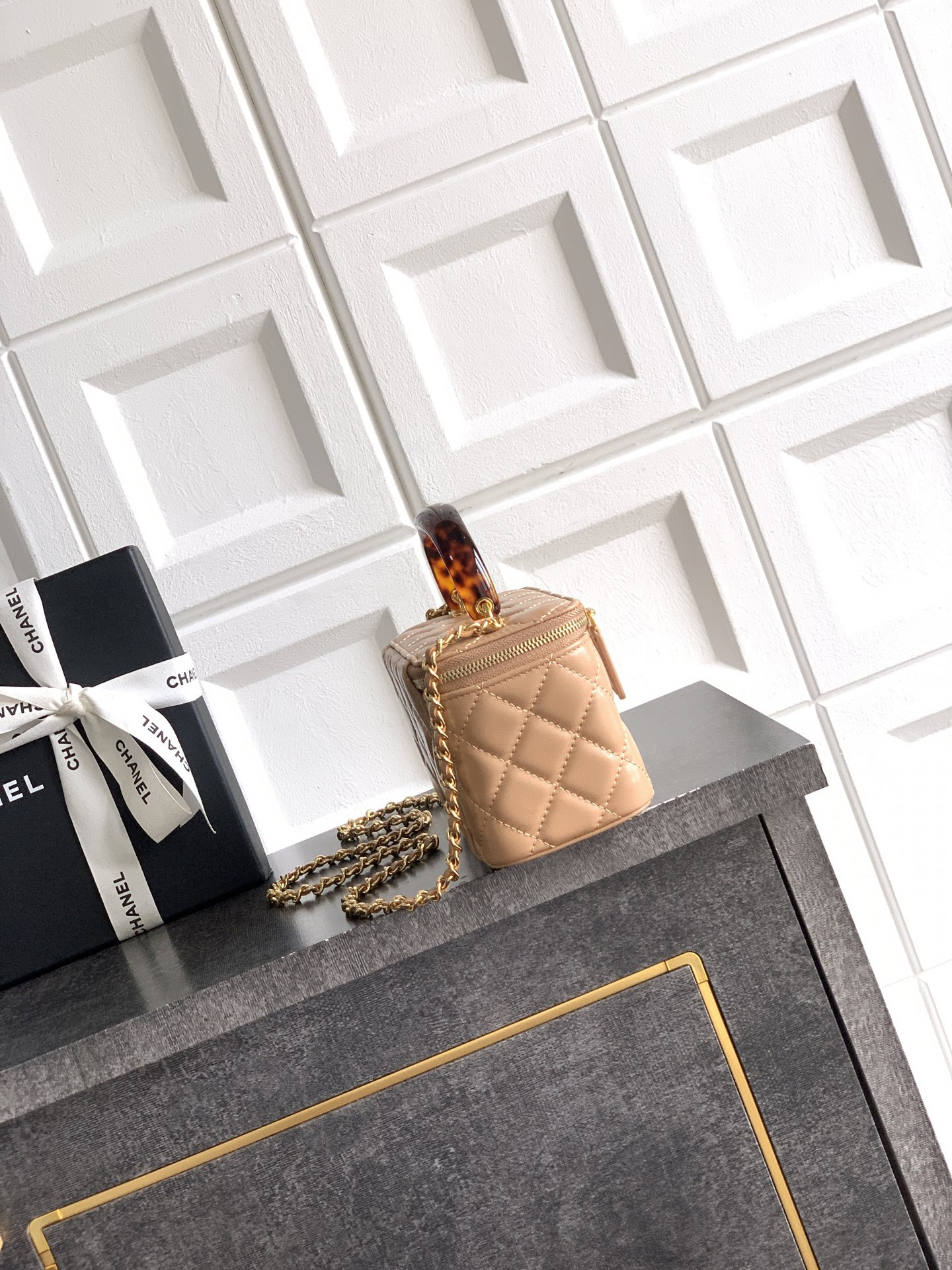 CHANEL Classic Vanity with chain Handbag 17x9.5x8cm