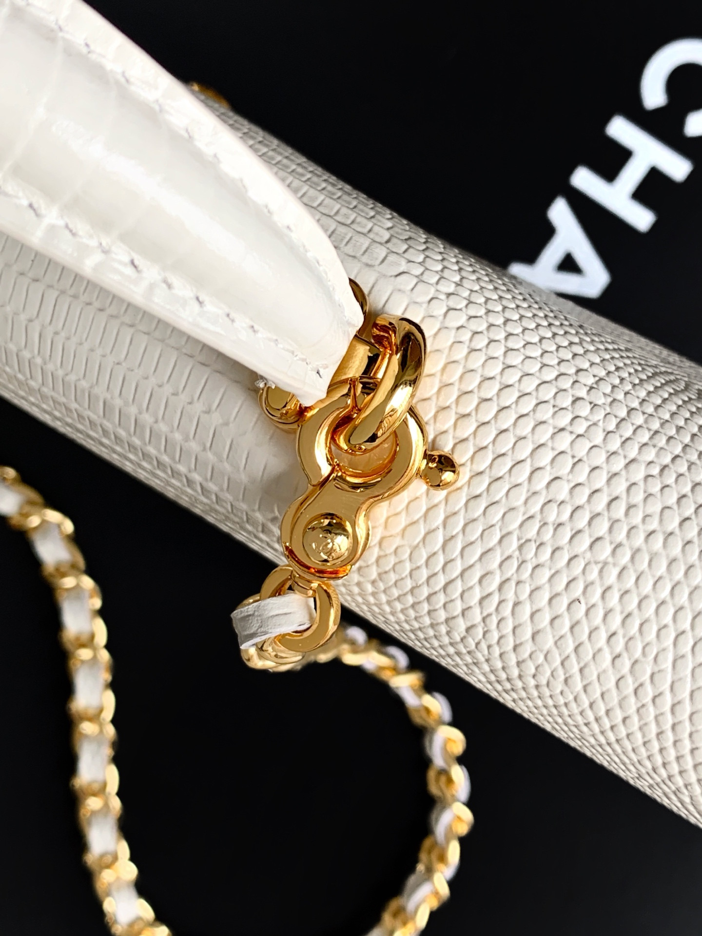 Chanel Clutch with chain AP5280 9.5x25x5cm