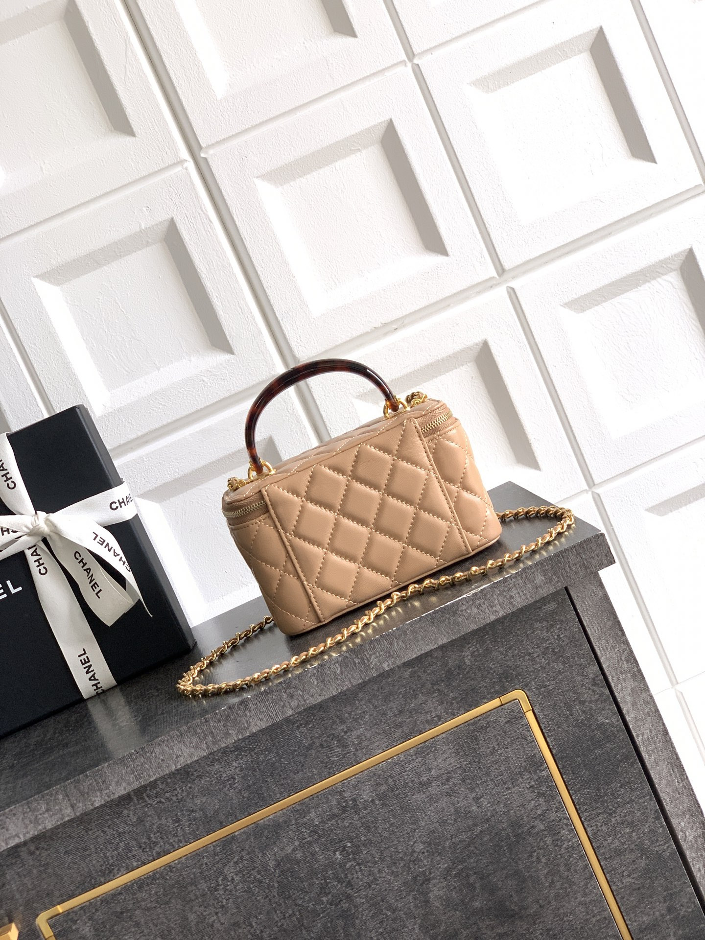 CHANEL Classic Vanity with chain Handbag 17x9.5x8cm
