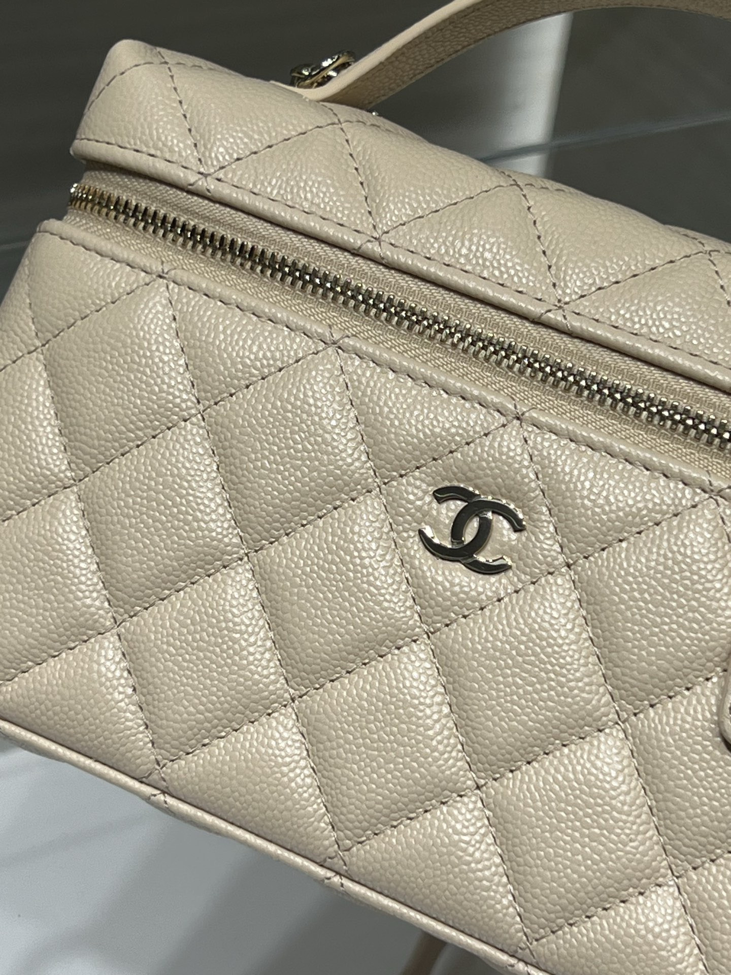 CHANEL Classic Vanity with chain Handbag AP4385 17x19.5x5cm
