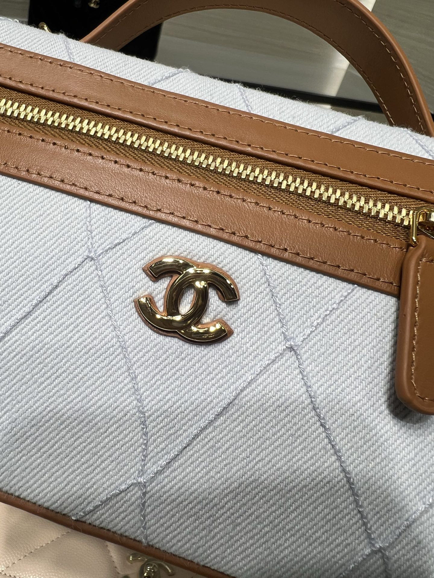 CHANEL Classic Vanity with chain Handbag AP5164 17x19.5x5cm
