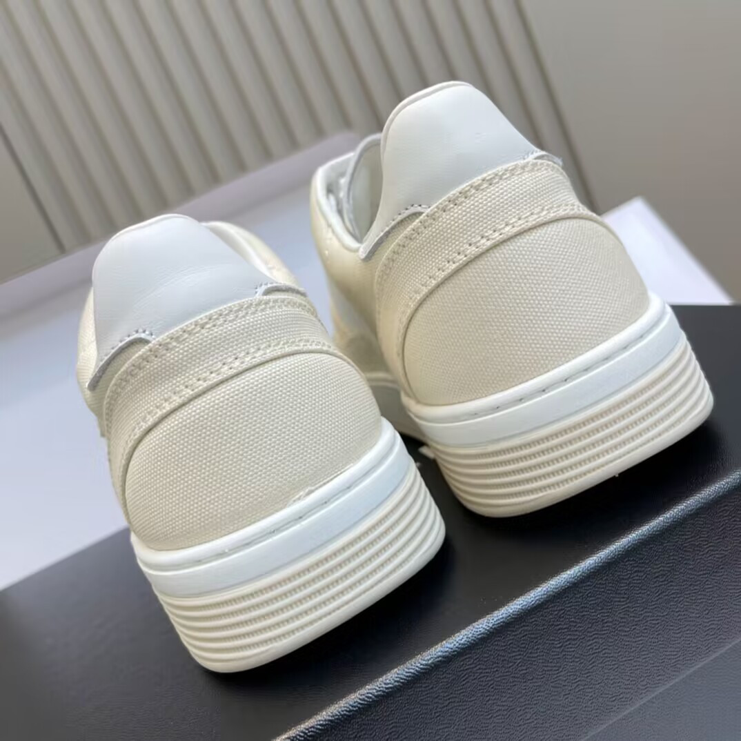 UA Ch**el SNEAKER