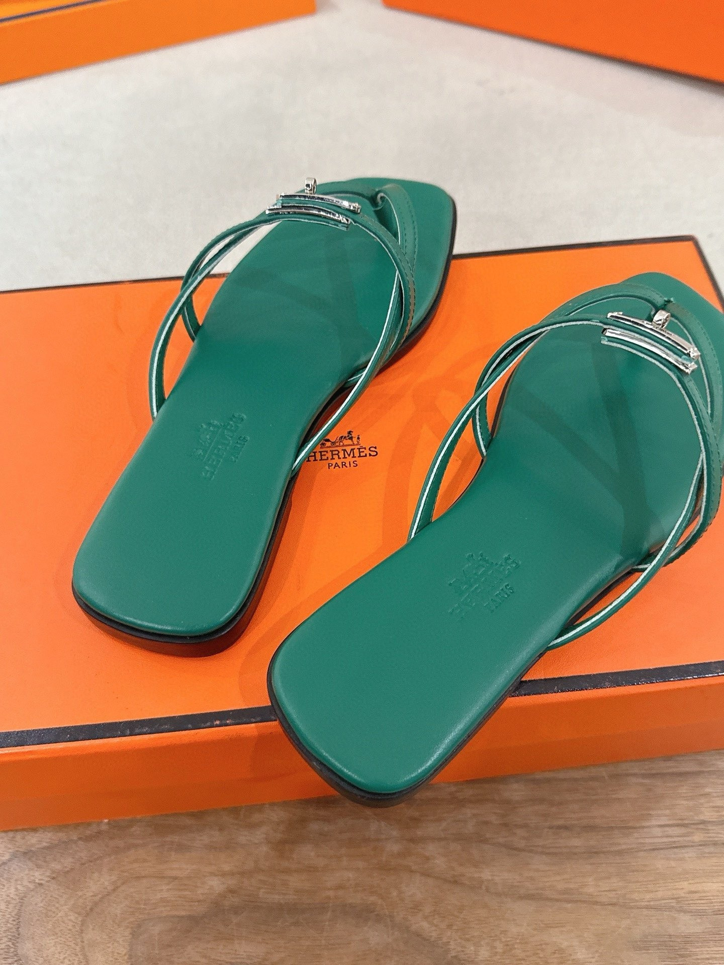ua H**me5 miss sandals