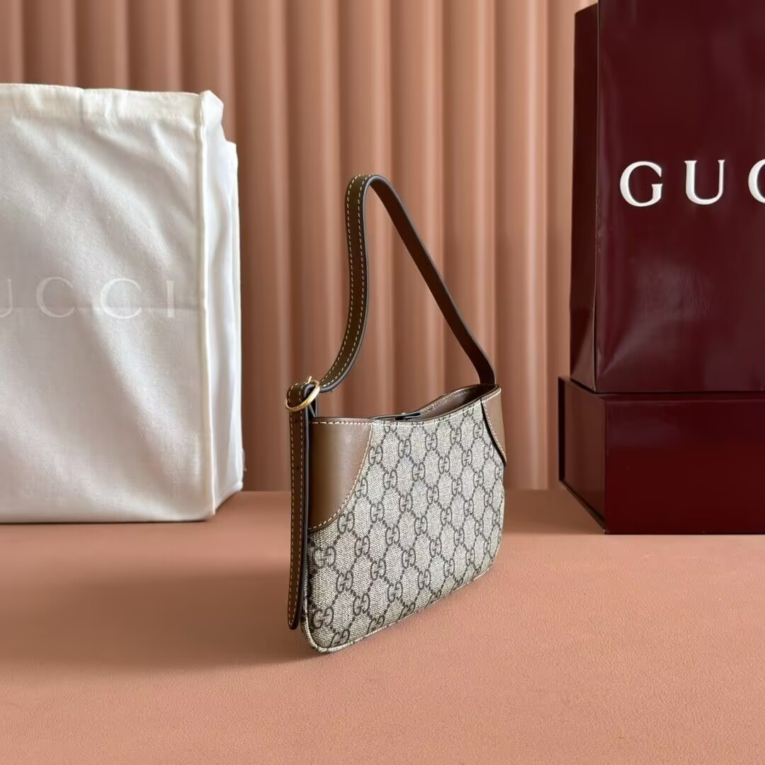 Gvc*1 GG Emblem Small Shoulder Bag 23x13x2cm