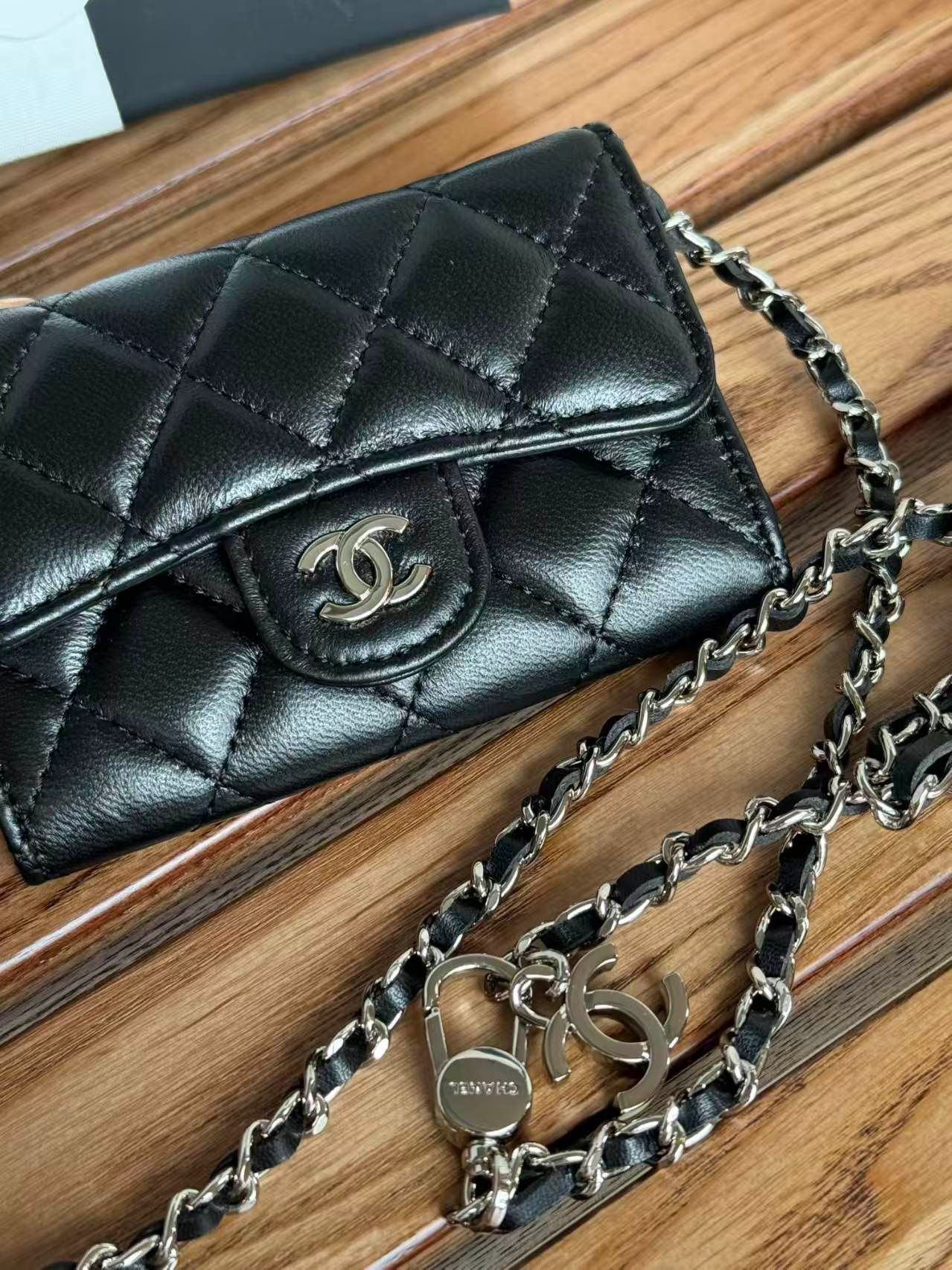 Ch**el Wallet on Chain 11x7.5x2cm