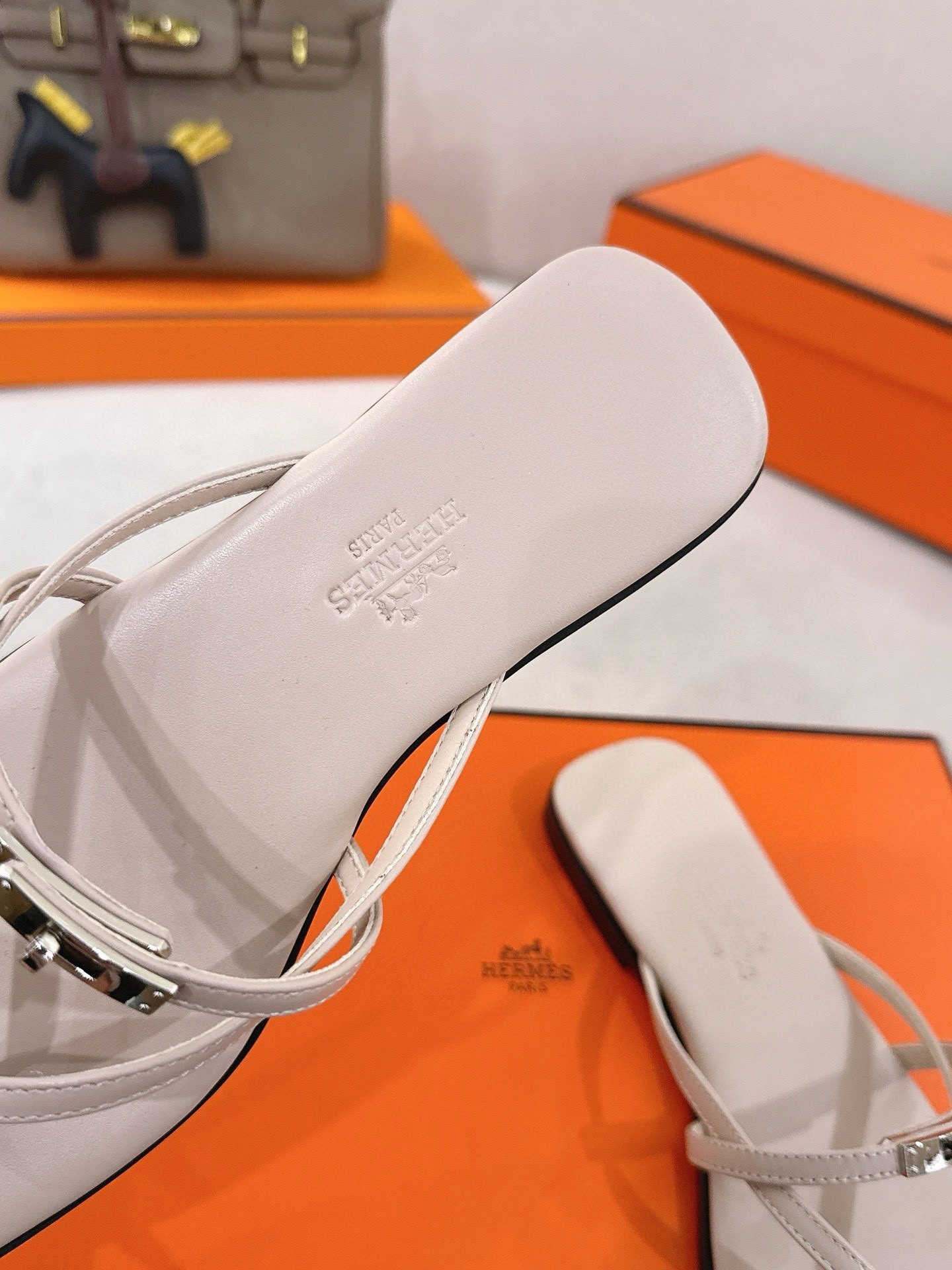 ua H**me5 miss sandals