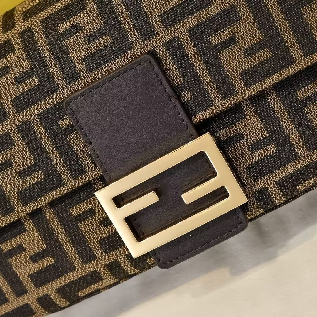 Fendi Baguette Shoulder Bag 26x13x6cm