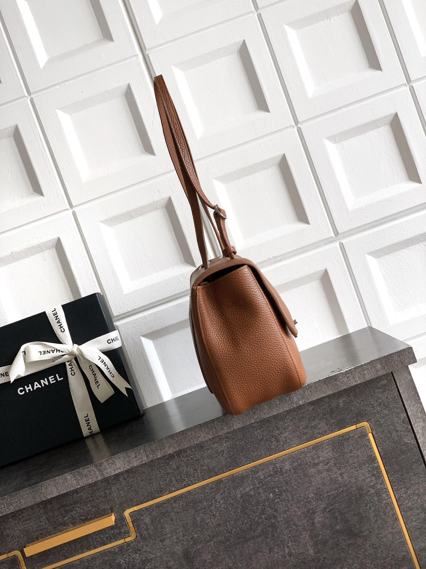 Chanel Maxi Flapbag Gold hardware AS6231 19.5x32x10cm