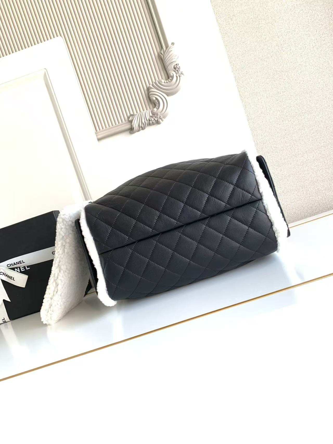 CHANEL 25C Bucket BAG 40x30x15cm