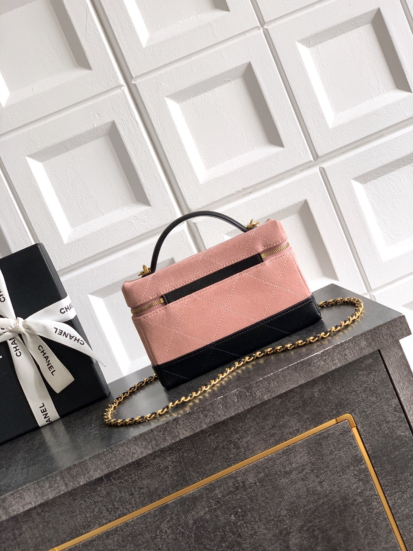 Chanel Vanity with Chain AP5186 17x19.5x5cm