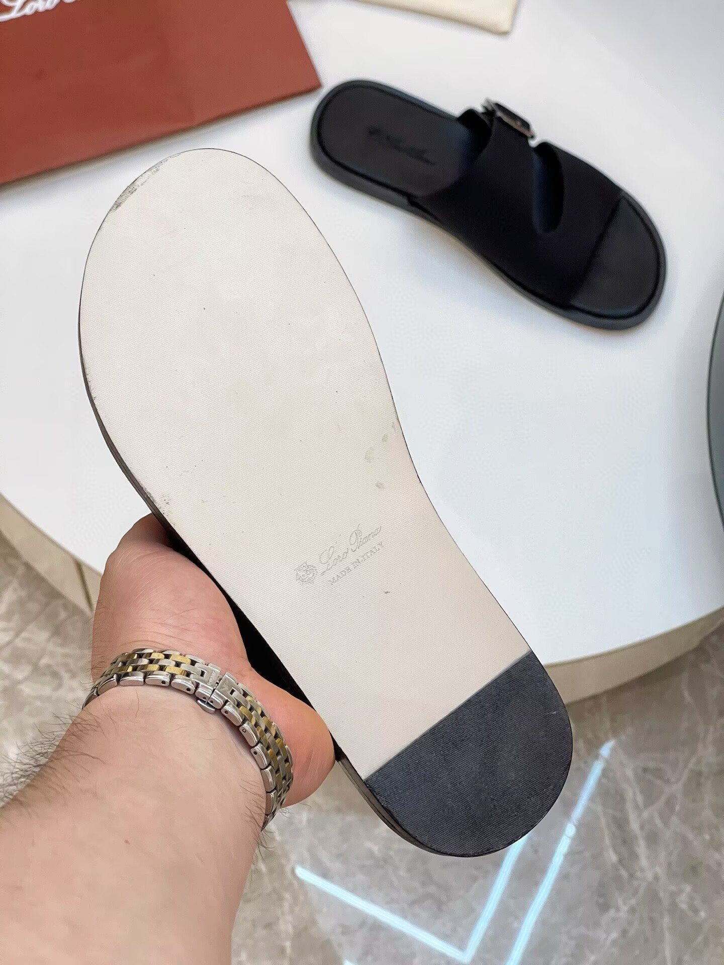 ua L0r0 P1ana sandals