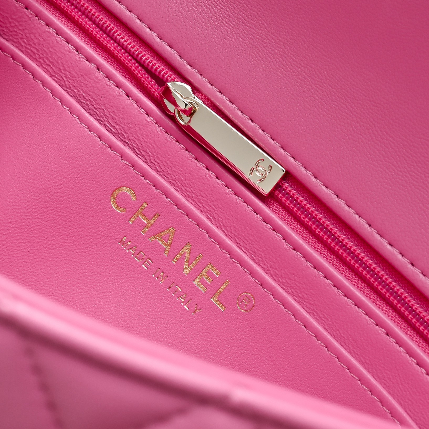 Chanel Mini Flap Bag 20x12x6.5cm