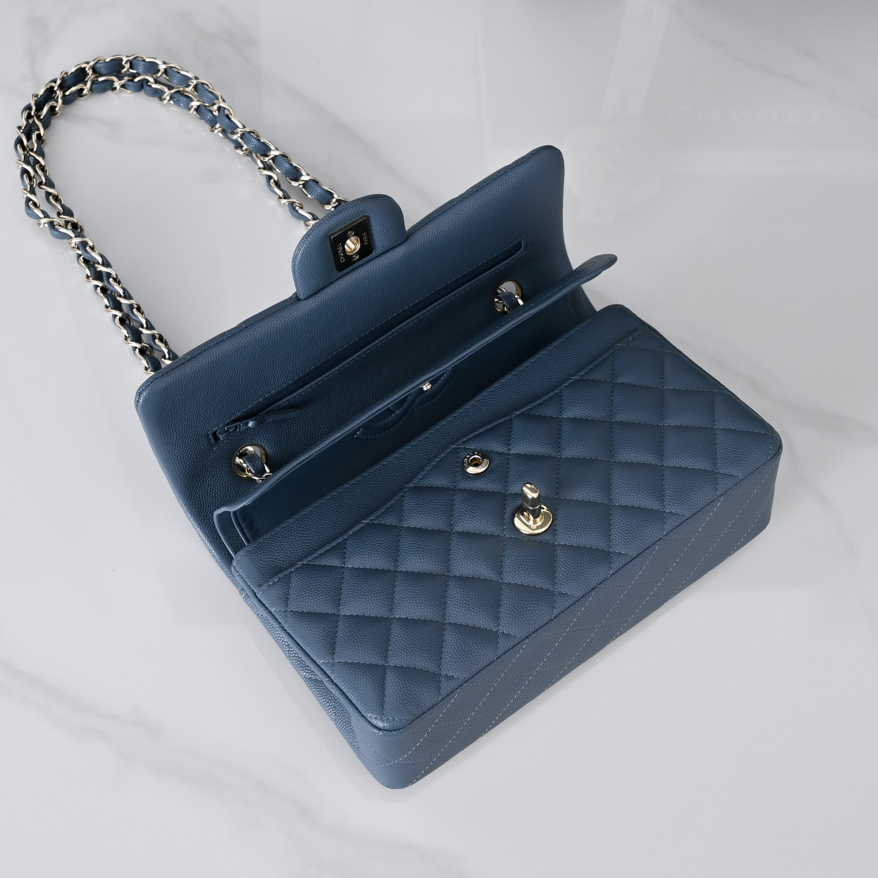 Chanel Classic Flap handbag Dusty blue with light gold hardware and caviar leather A01113 23x14.5x6cm