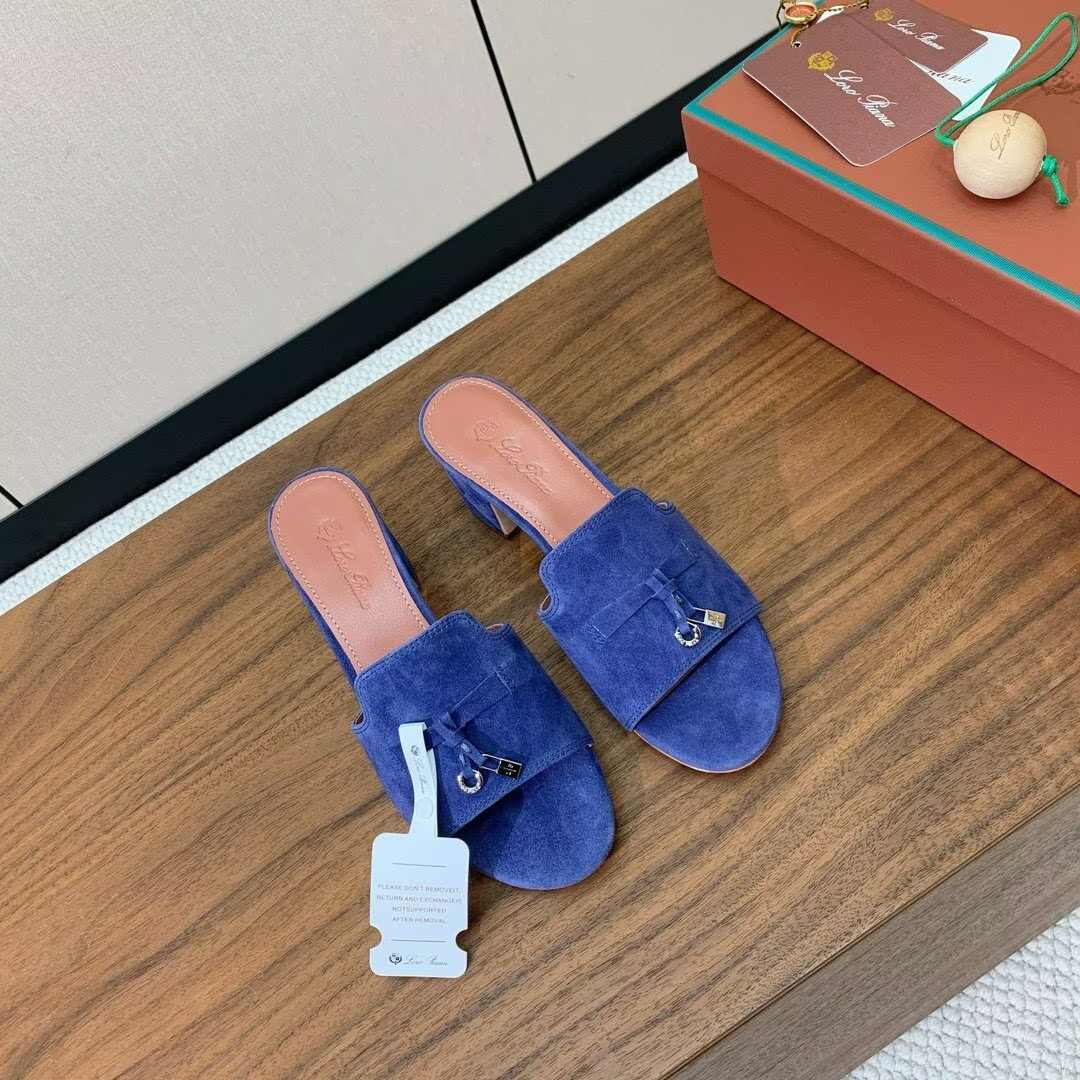 ua L0r0 P1ana summer charms sandal