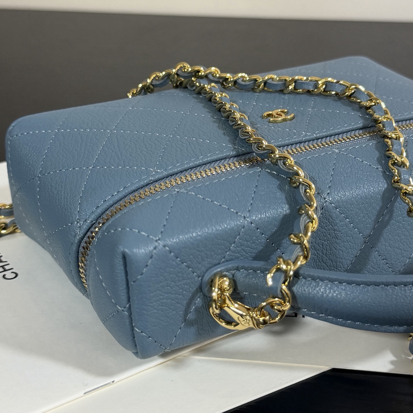 CHANEL Classic Vanity with chain Handbag 17x19.5x5cm