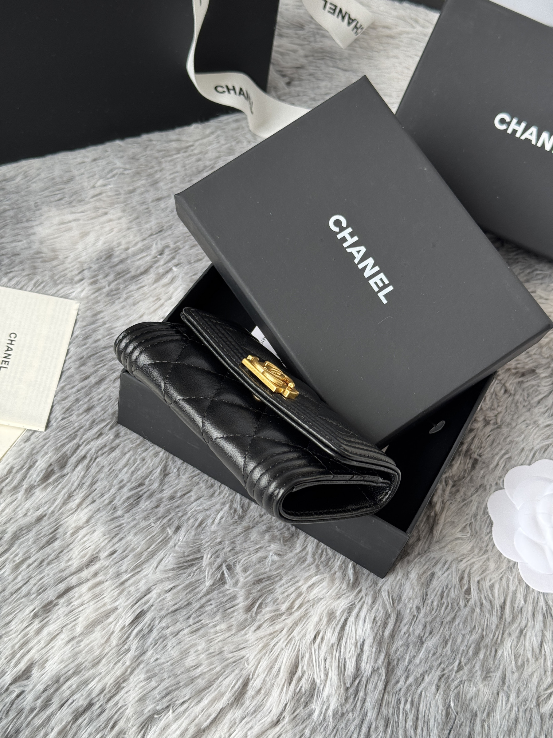 Chanel BOY CHANEL Flap Card Holder A80603 7.5x11.3x2.1cm