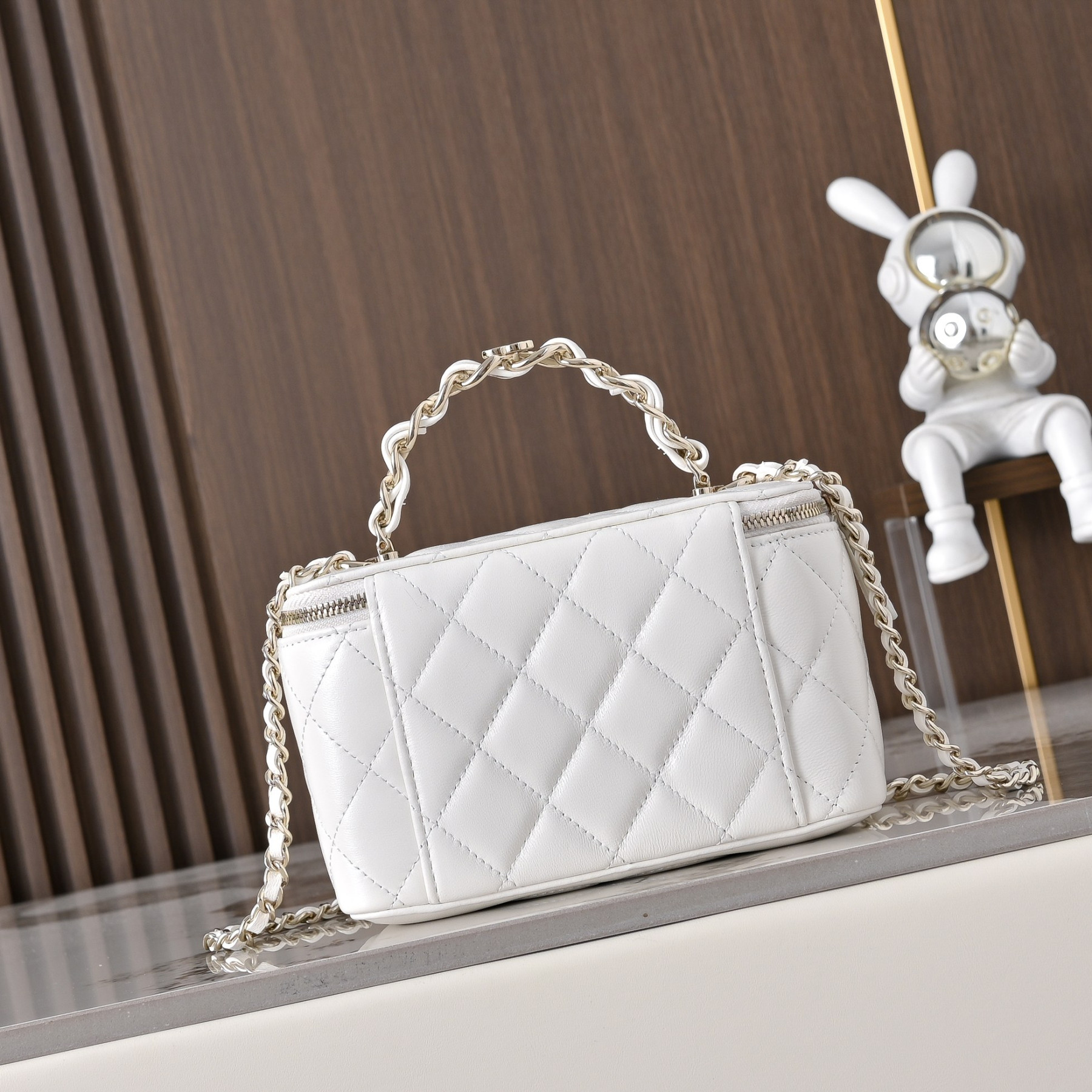 CHANEL Vanity With Chain 9.5x17x8cm