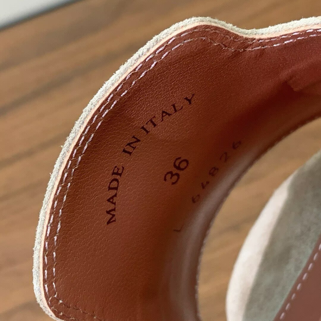 ua L0r0 P1ana summer charms sandal