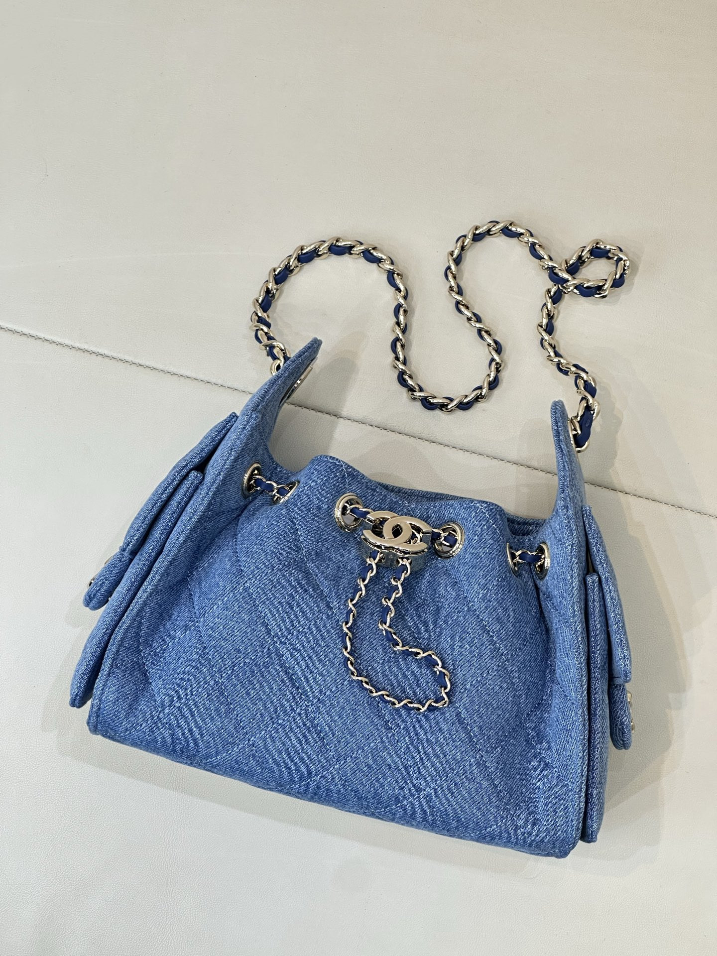 CHANEL 25C Bucket Bag 20x22x12.5cm