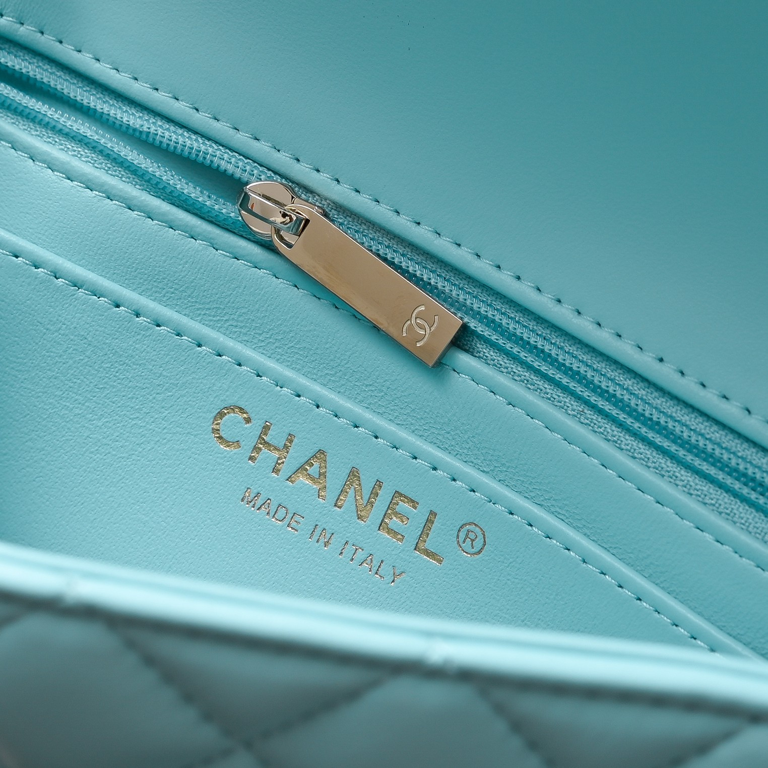 Chanel Mini Flap Bag 20x12x6.5cm