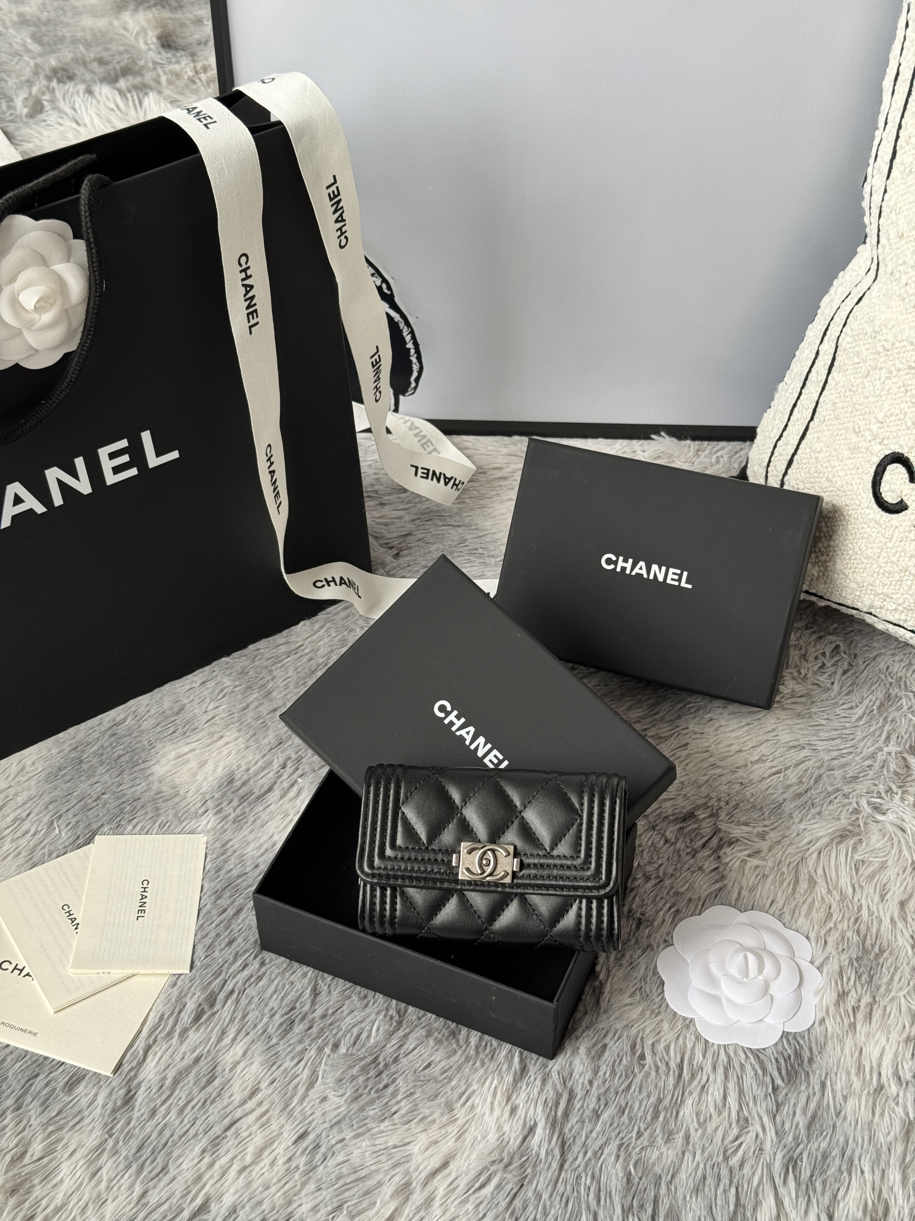 Chanel BOY CHANEL Flap Card Holder A80603 7.5x11.3x2.1cm