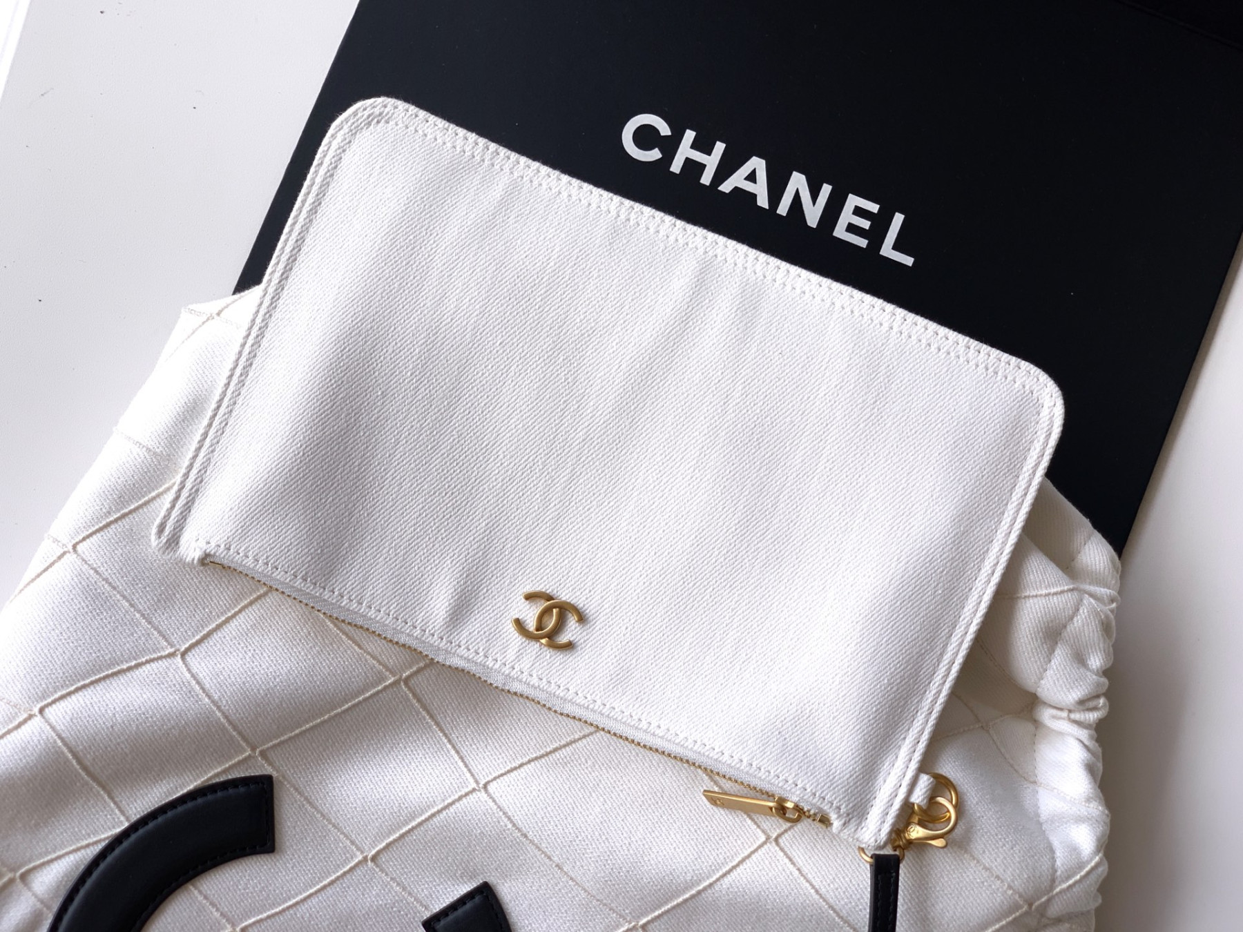 Chanel Small Shopping Bag AS6191 20x43x17cm