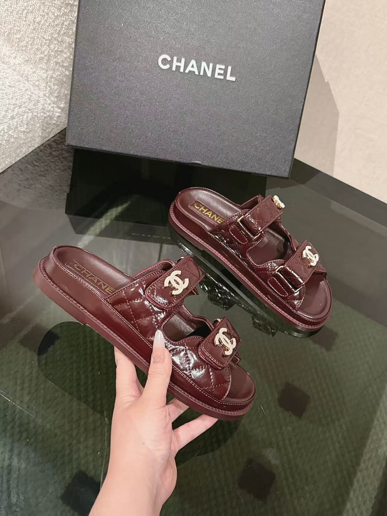 UA Ch**el SLIDES