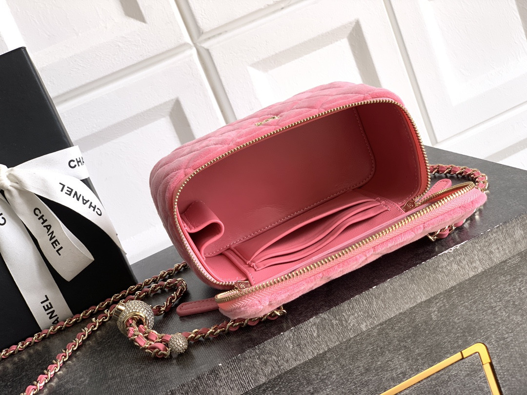 CHANEL Vanity With Chain 9.5x17x8cm