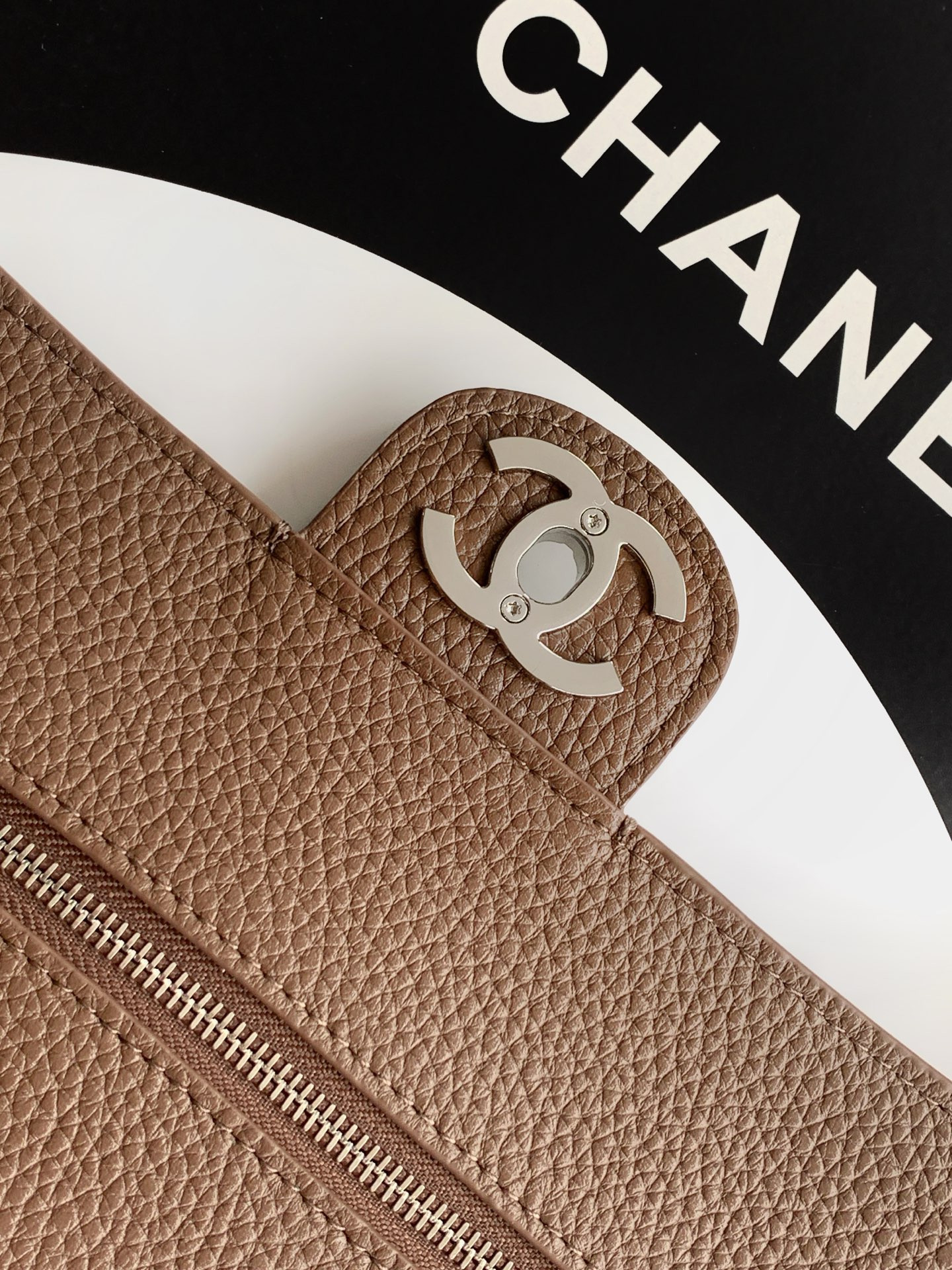 Chanel Maxi Flapbag AS6231 19.5x32x10cm
