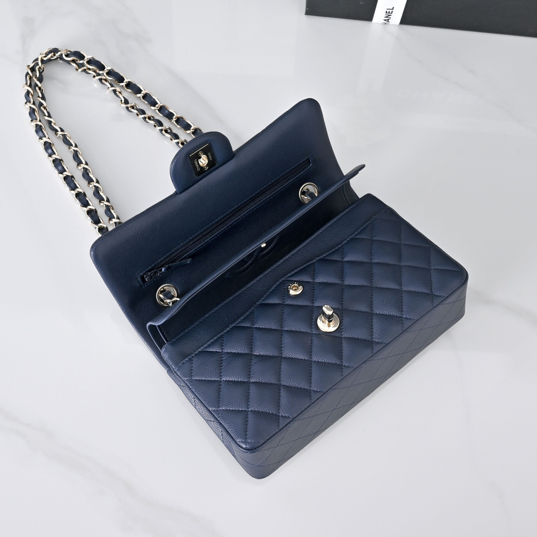 Chanel Classic Flap handbag Royal blue with light gold hardware and caviar leather A01113 23x14.5x6cm