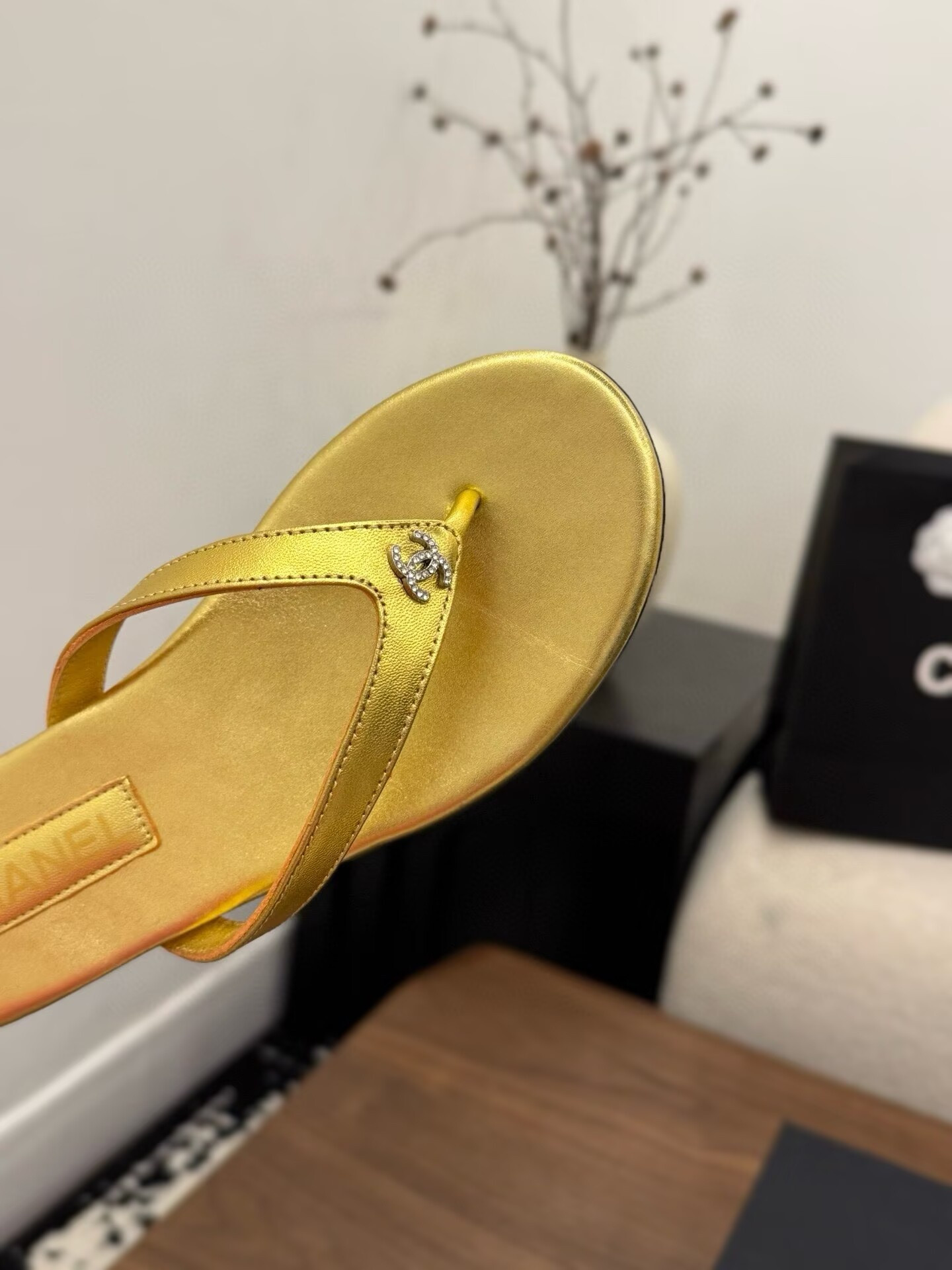 UA Chanel Slides